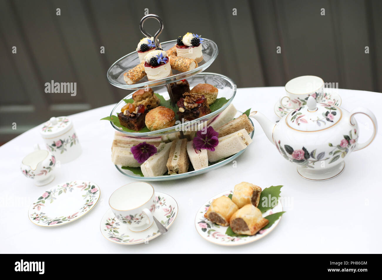 Una selezione di splendidi dolci casalinghi, Pasties, focaccine e panini. Foto Stock