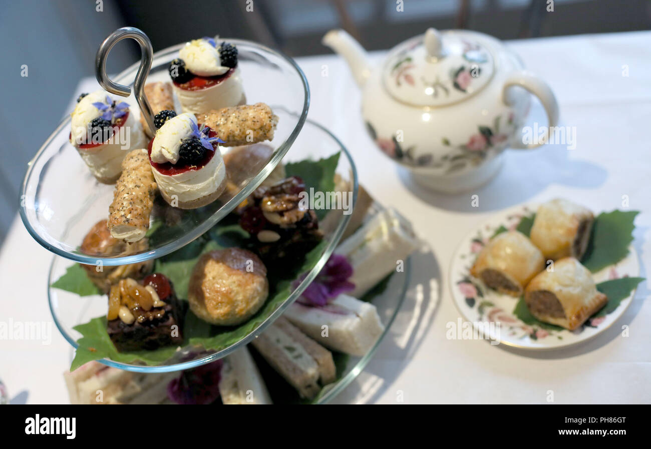 Una selezione di splendidi dolci casalinghi, Pasties, focaccine e panini. Foto Stock