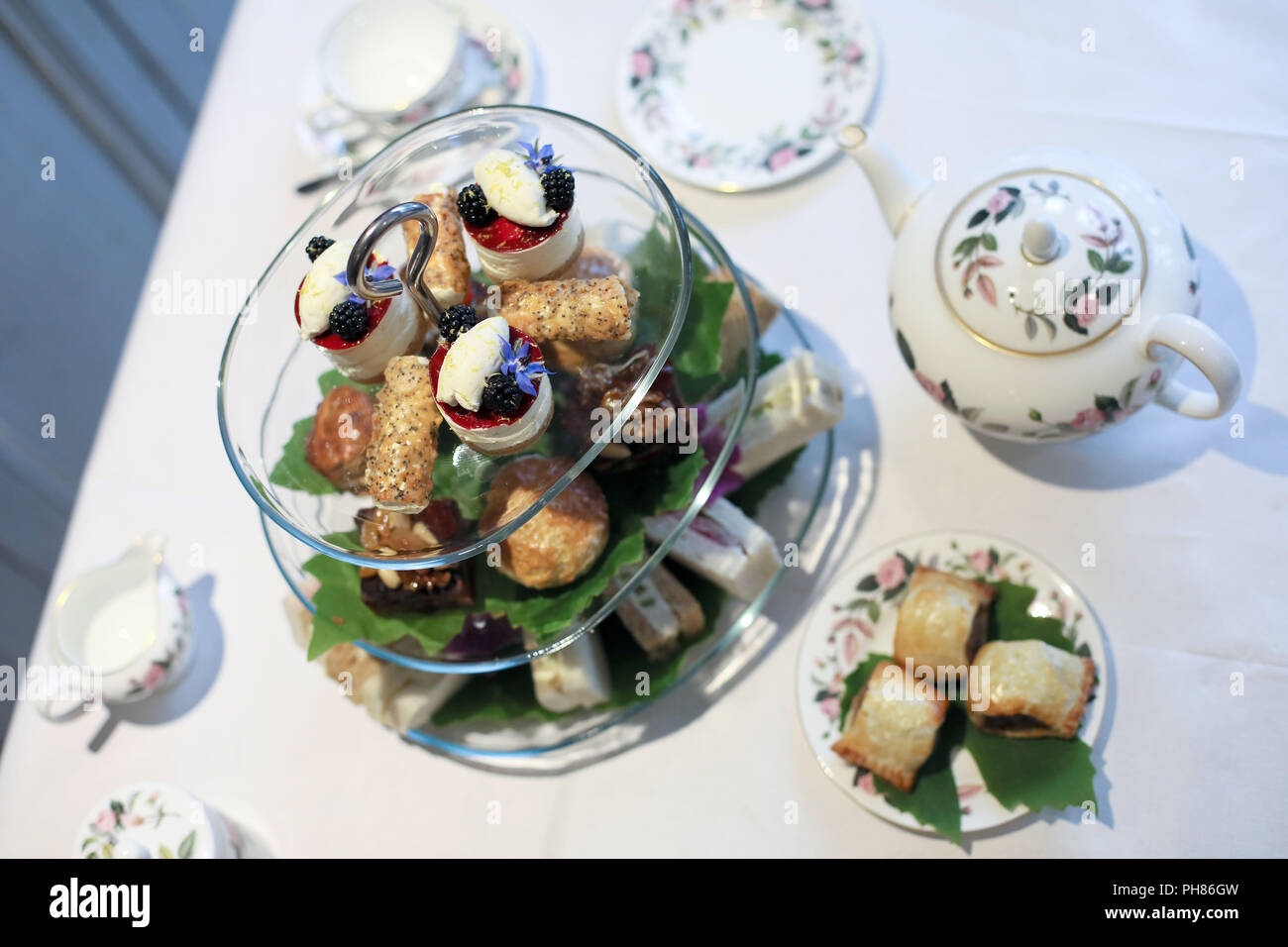 Una selezione di splendidi dolci casalinghi, Pasties, focaccine e panini. Foto Stock