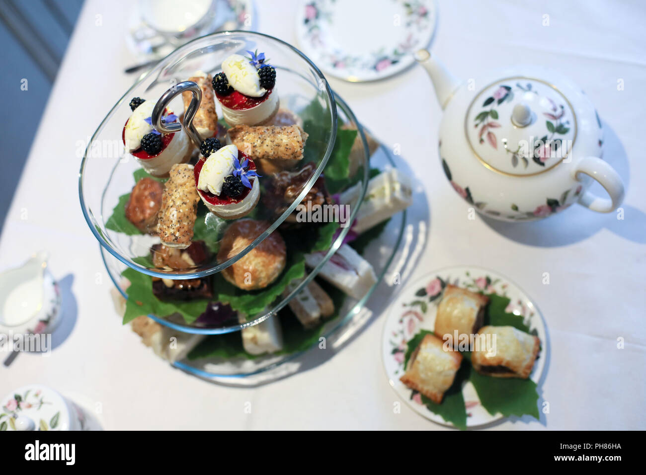 Una selezione di splendidi dolci casalinghi, Pasties, focaccine e panini. Foto Stock