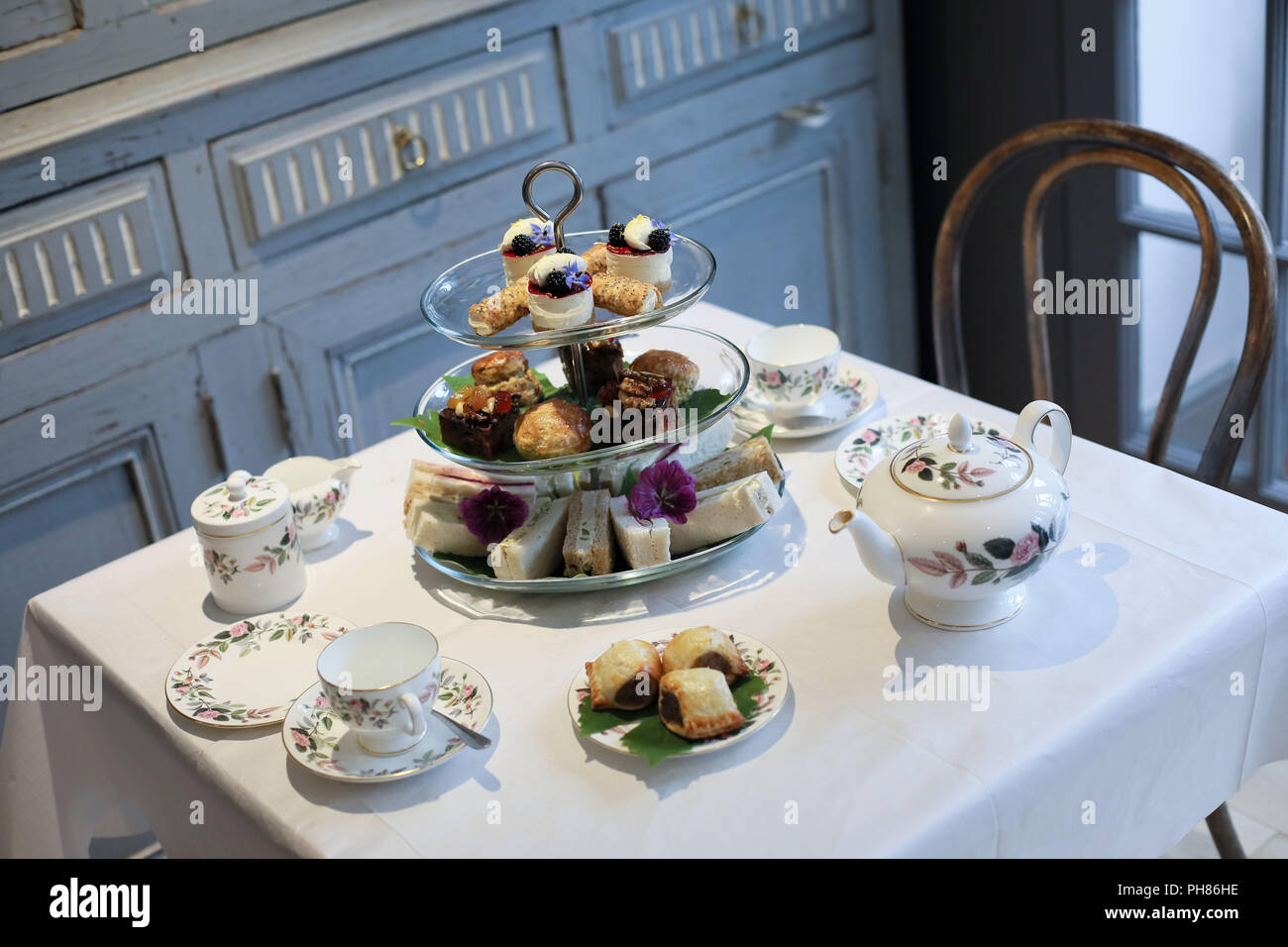 Una selezione di splendidi dolci casalinghi, Pasties, focaccine e panini. Foto Stock