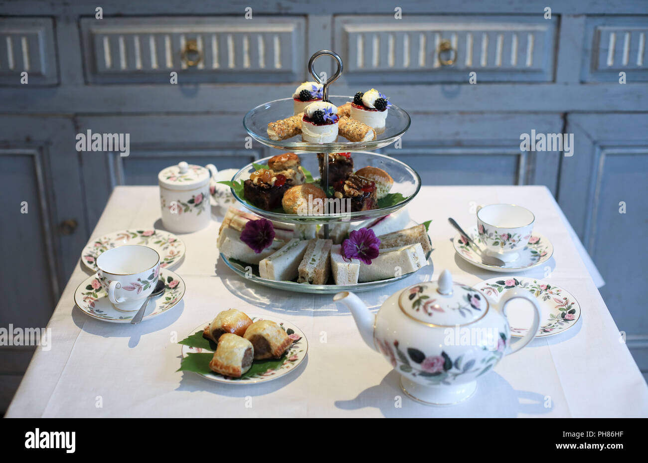 Una selezione di splendidi dolci casalinghi, Pasties, focaccine e panini. Foto Stock
