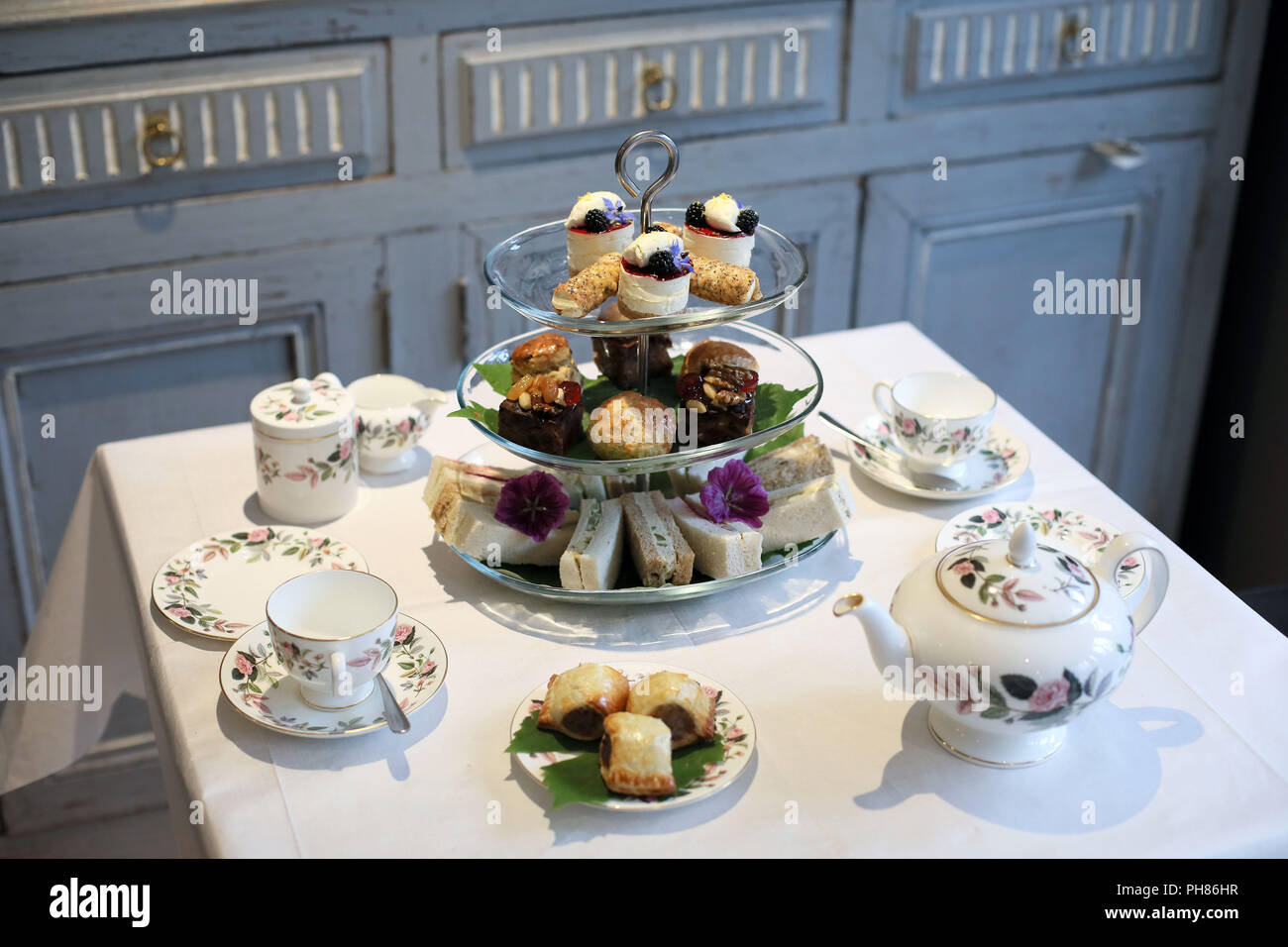 Una selezione di splendidi dolci casalinghi, Pasties, focaccine e panini. Foto Stock