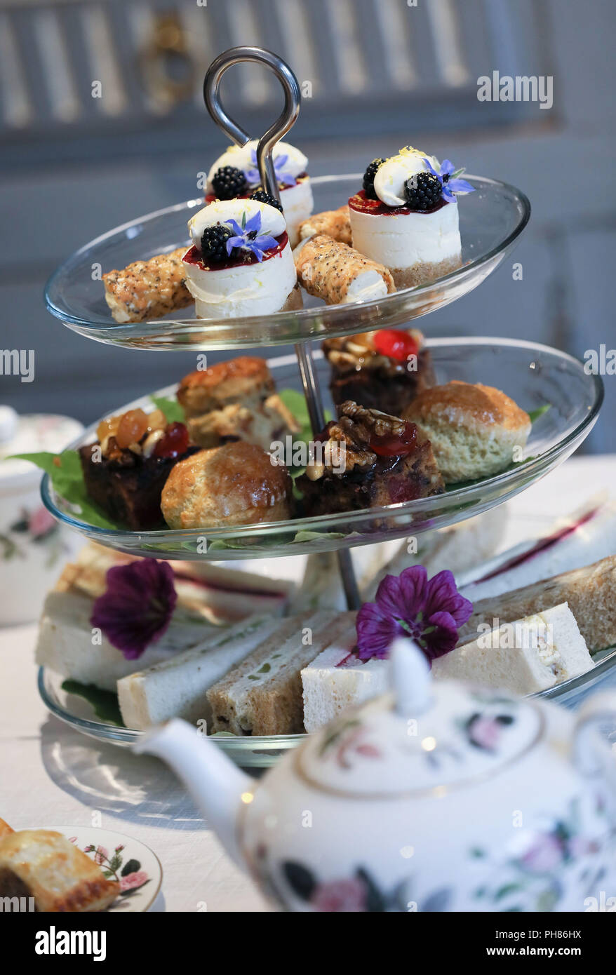 Una selezione di splendidi dolci casalinghi, Pasties, focaccine e panini. Foto Stock