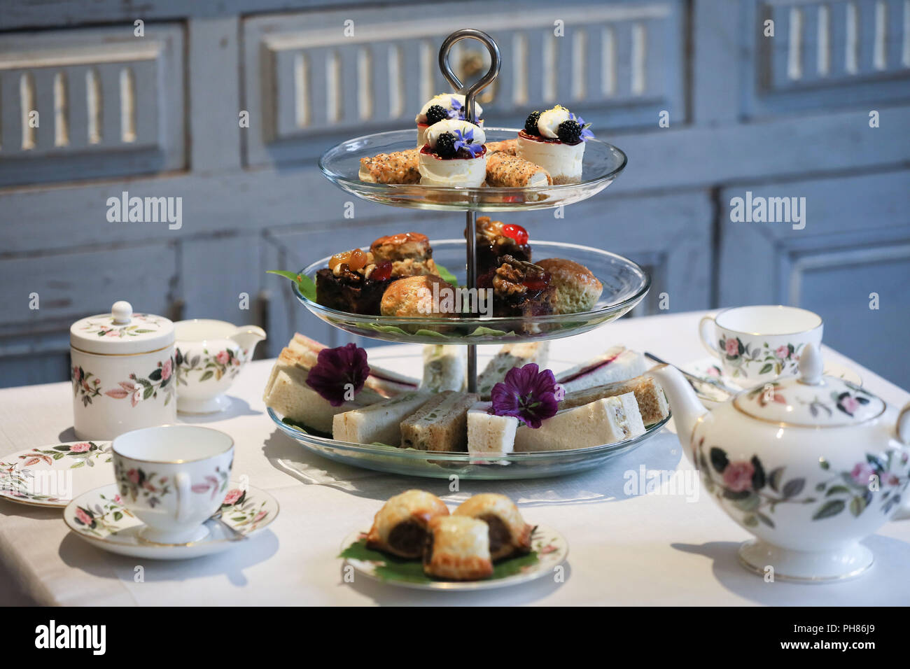 Una selezione di splendidi dolci casalinghi, Pasties, focaccine e panini. Foto Stock