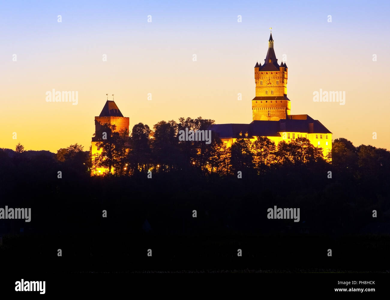 Illuminato il castello Schwanenburg, Kleve Foto Stock