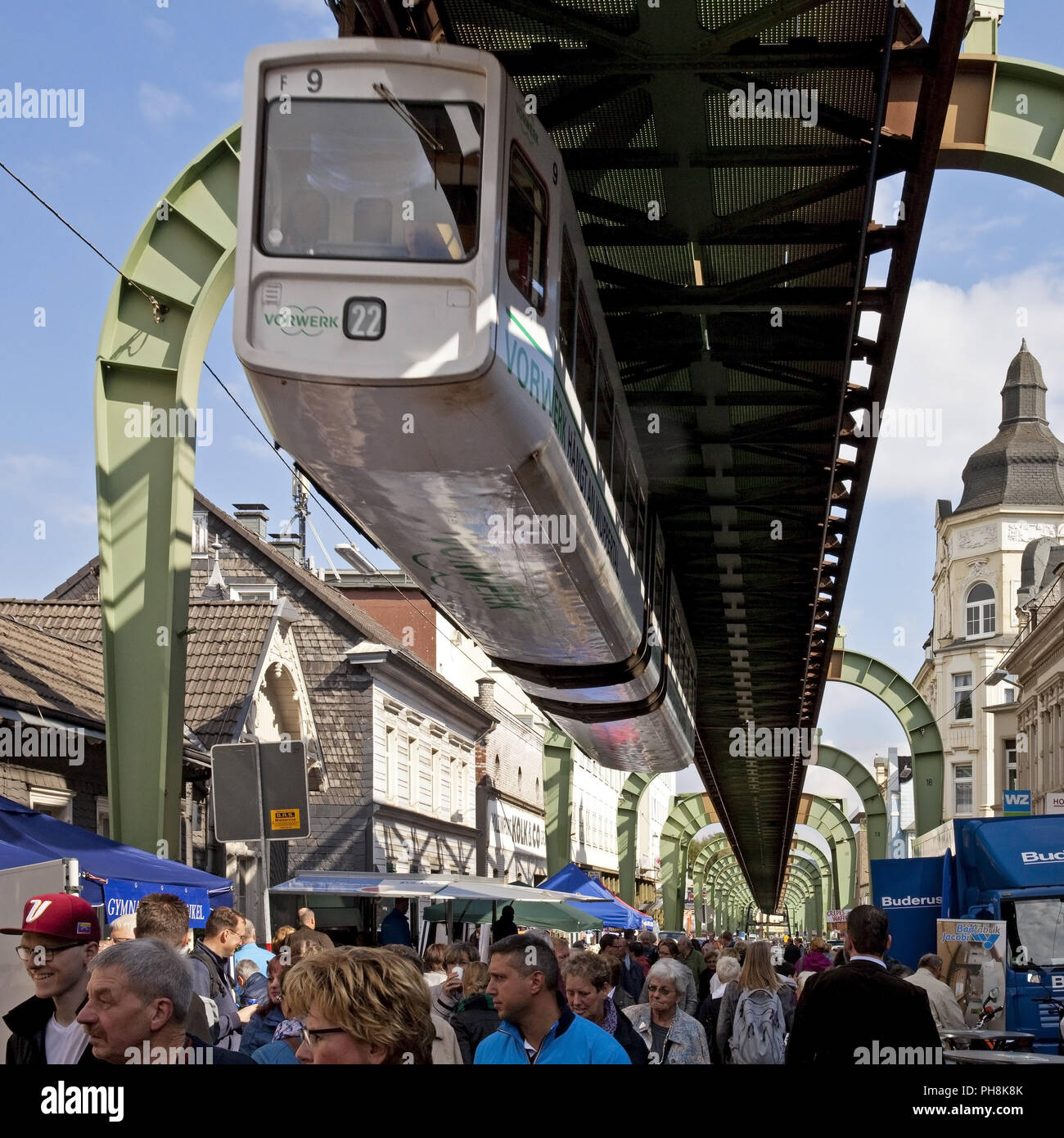 Schwebebahn, monorotaia aerea, Wuppertal Foto Stock