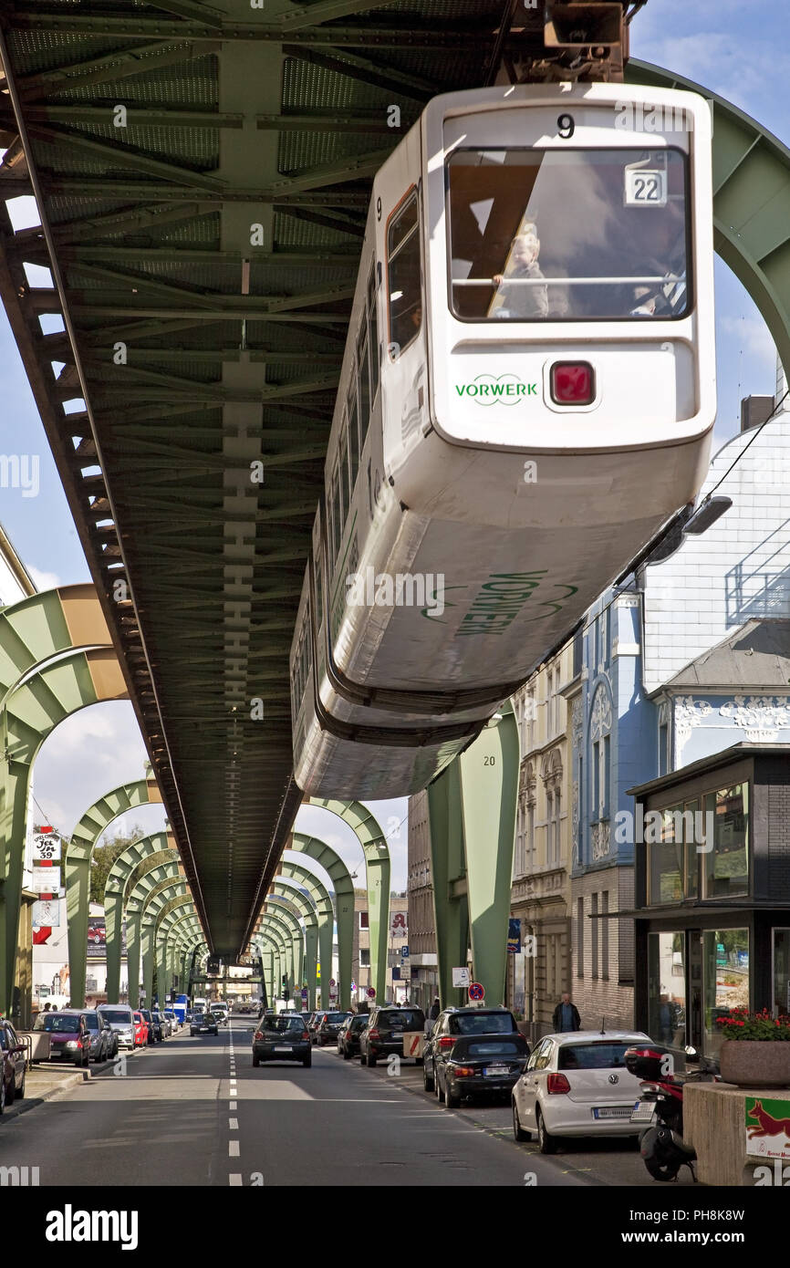 Schwebebahn, monorotaia aerea, Wuppertal Foto Stock