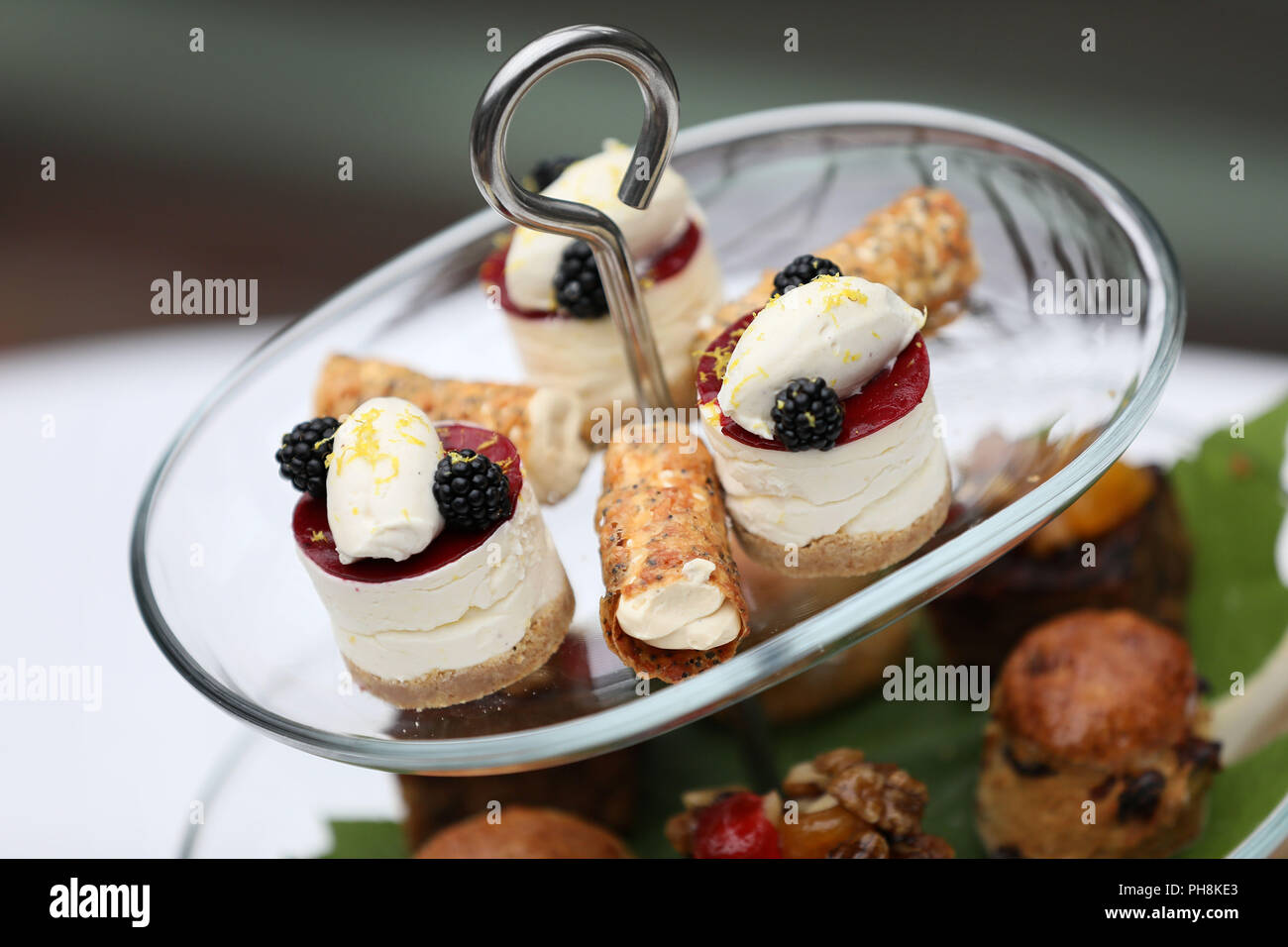 Una selezione di splendidi dolci casalinghi, Pasties, focaccine e panini. Foto Stock