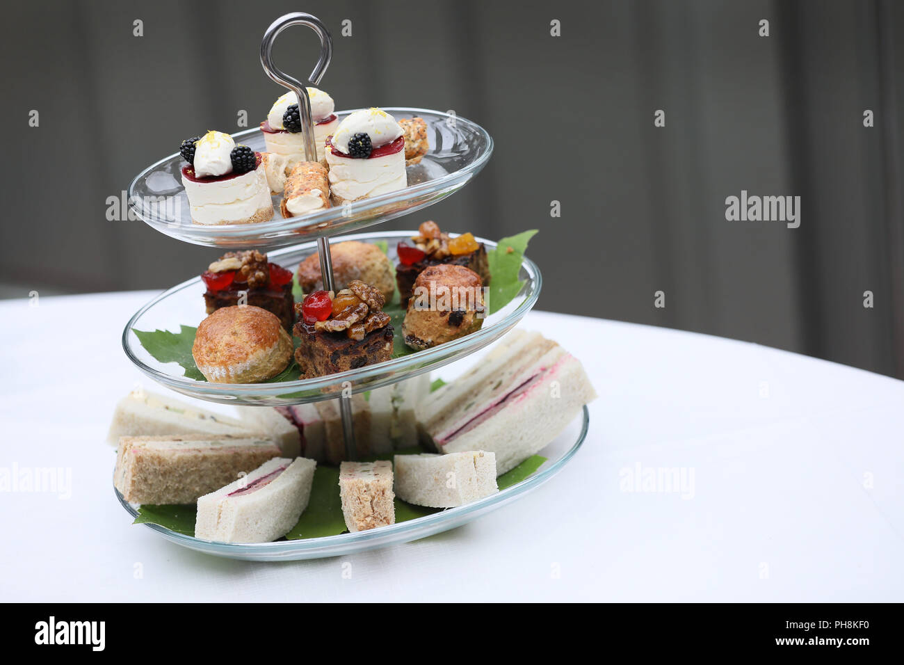 Una selezione di splendidi dolci casalinghi, Pasties, focaccine e panini. Foto Stock