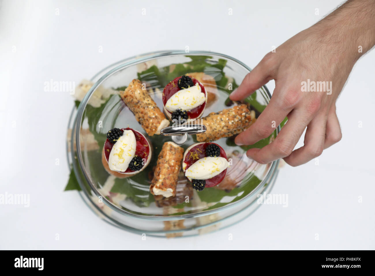 Una selezione di splendidi dolci casalinghi, Pasties, focaccine e panini. Foto Stock