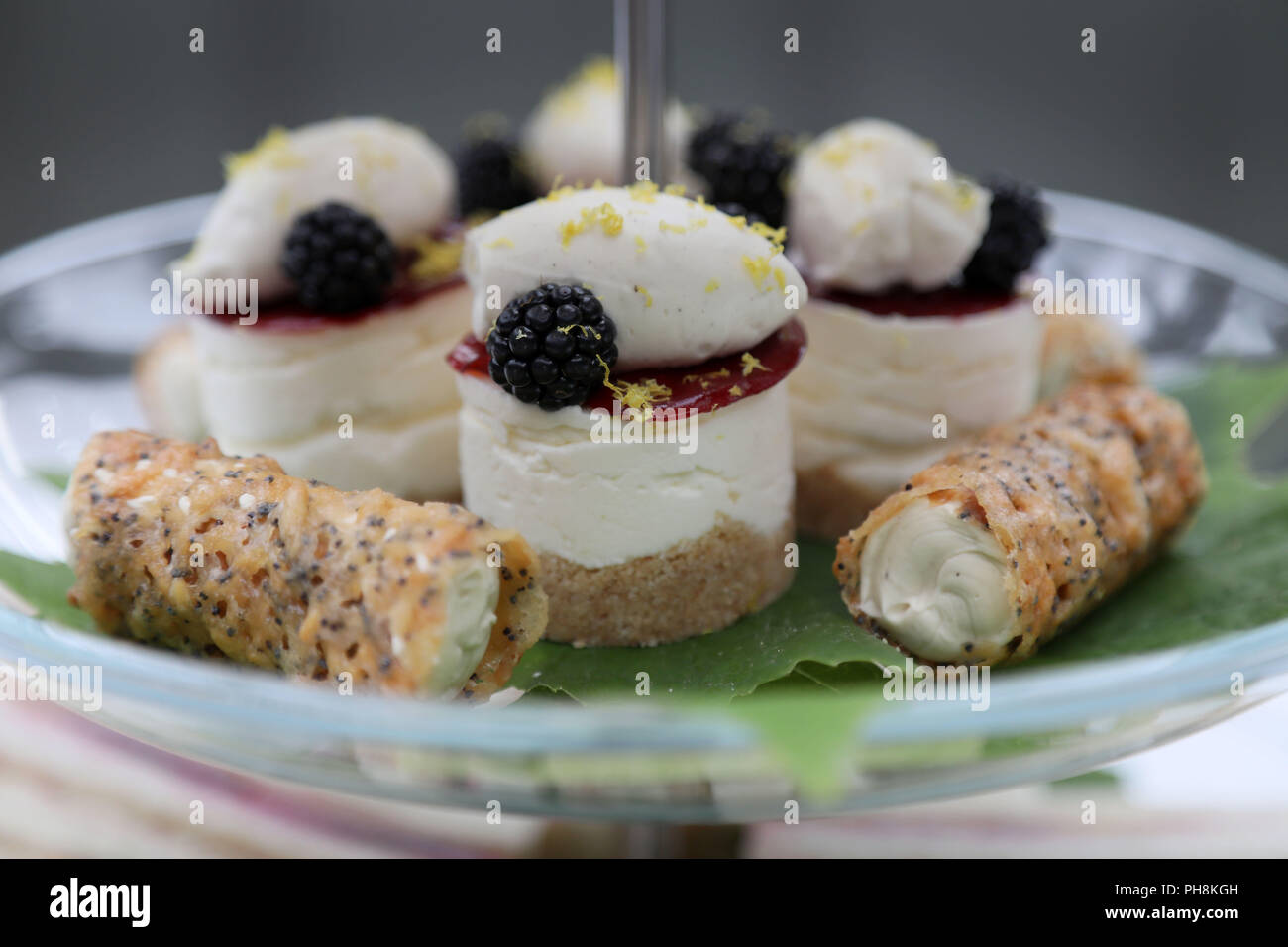 Una selezione di splendidi dolci casalinghi, Pasties, focaccine e panini. Foto Stock
