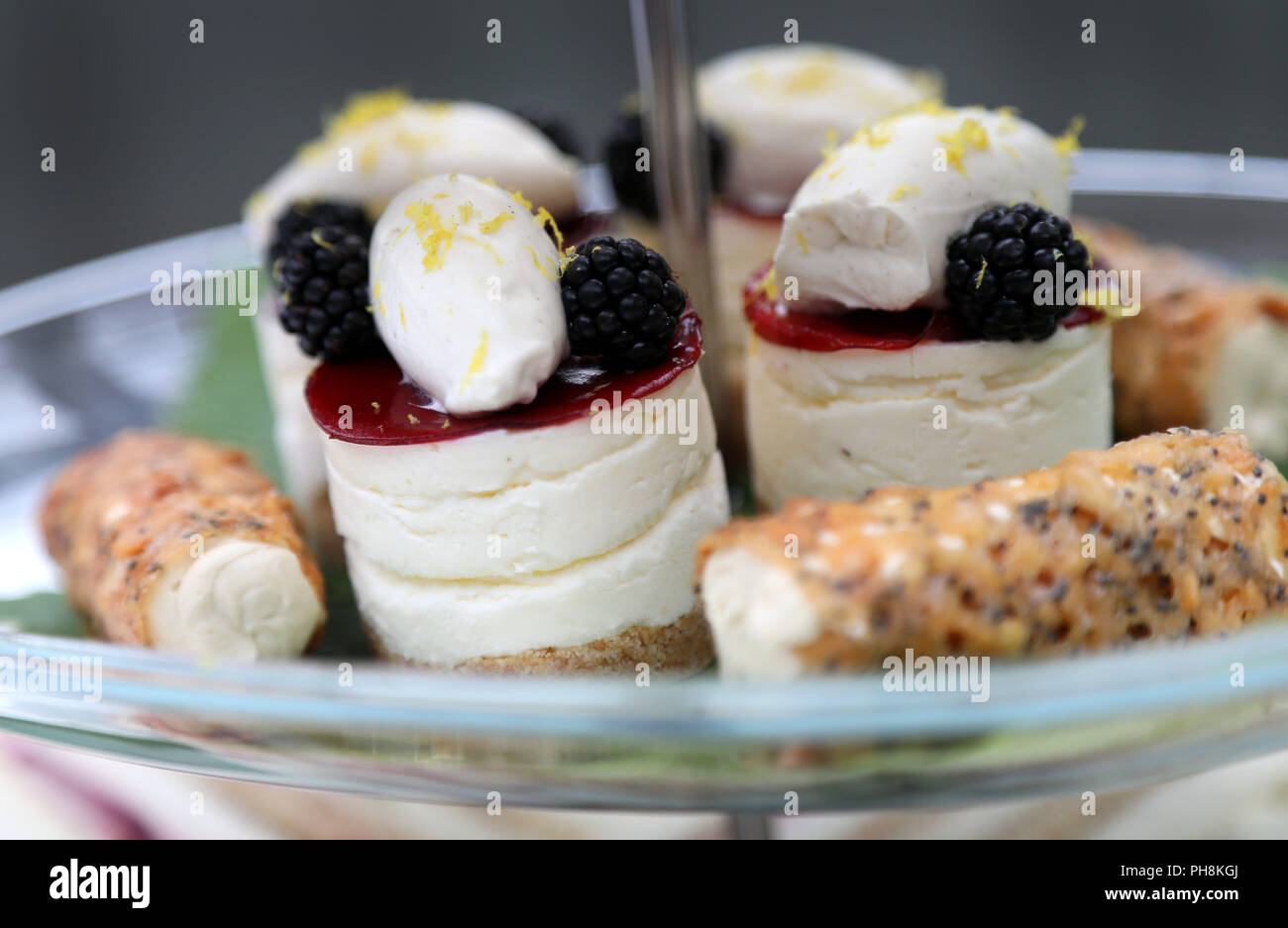 Una selezione di splendidi dolci casalinghi, Pasties, focaccine e panini. Foto Stock