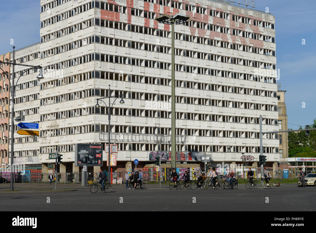 Haus der Statistik, Otto-Braun-Strasse / Karl-Marx-Allee, nel quartiere Mitte di Berlino, Deutschland Foto Stock