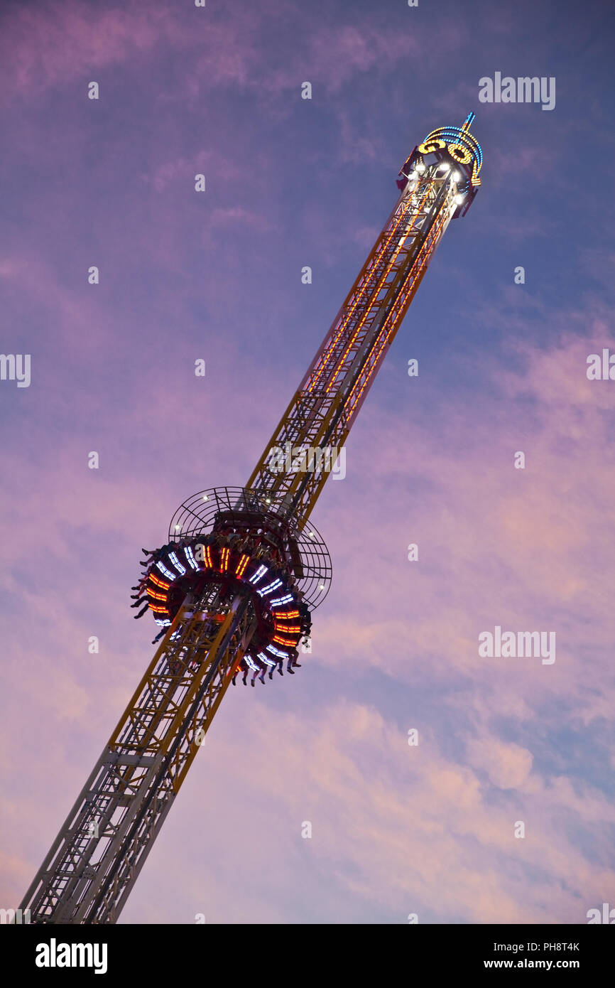 I postumi della sbornia tower, Cranger Kirmes fair, Herne Foto Stock