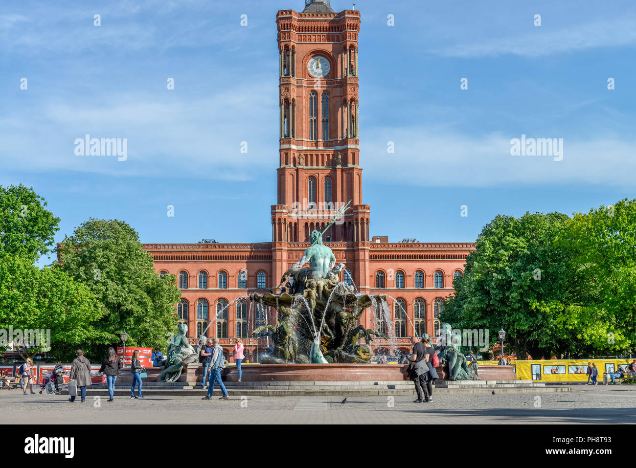 Neptunbrunnen, Rotes Rathaus, Rathaustrasse, nel quartiere Mitte di Berlino, Deutschland Foto Stock