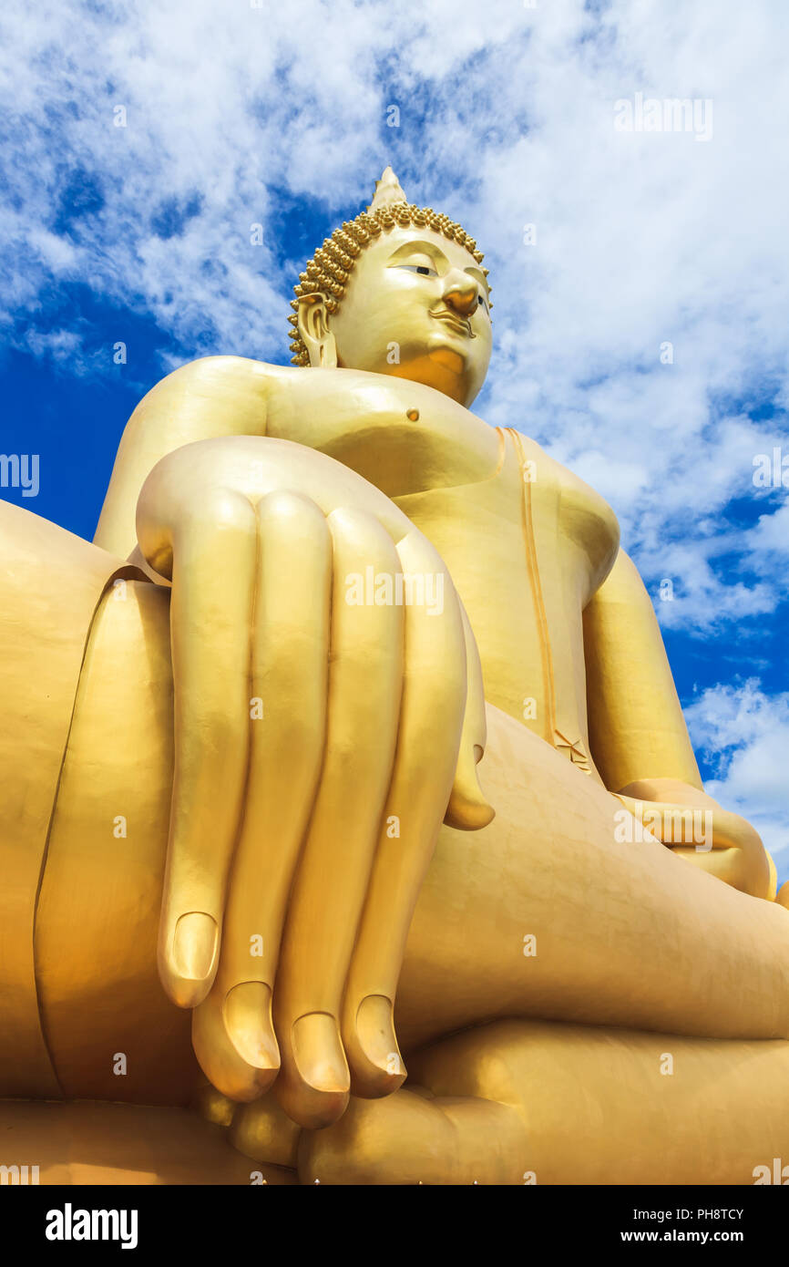 Più grande statua del Buddha al Wat Muang Foto Stock