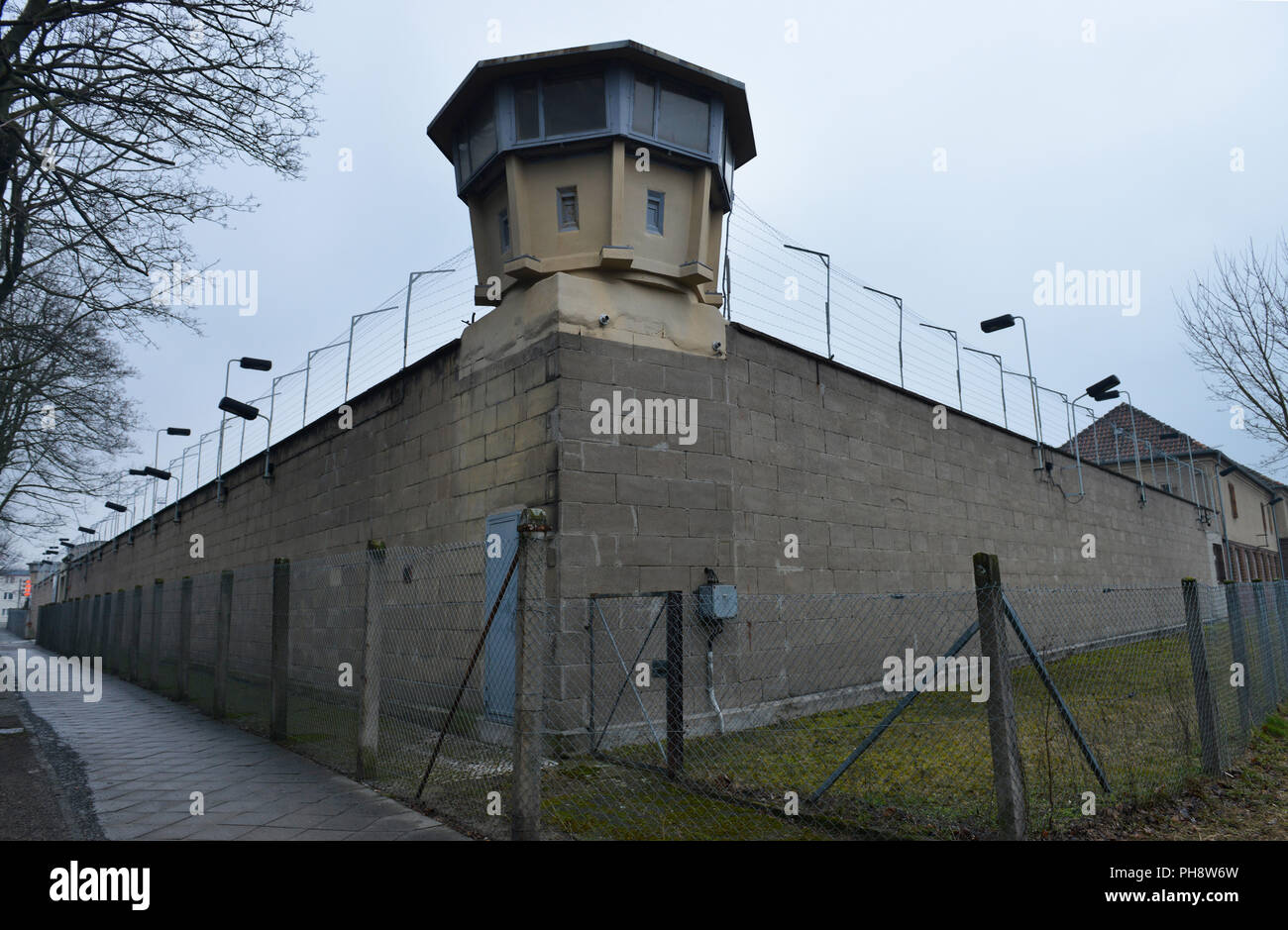 Wachturm, Stasi-Gedenkstaette, Genslerstrasse, Hohenschoenhausen, Lichtenberg di Berlino, Deutschland Foto Stock