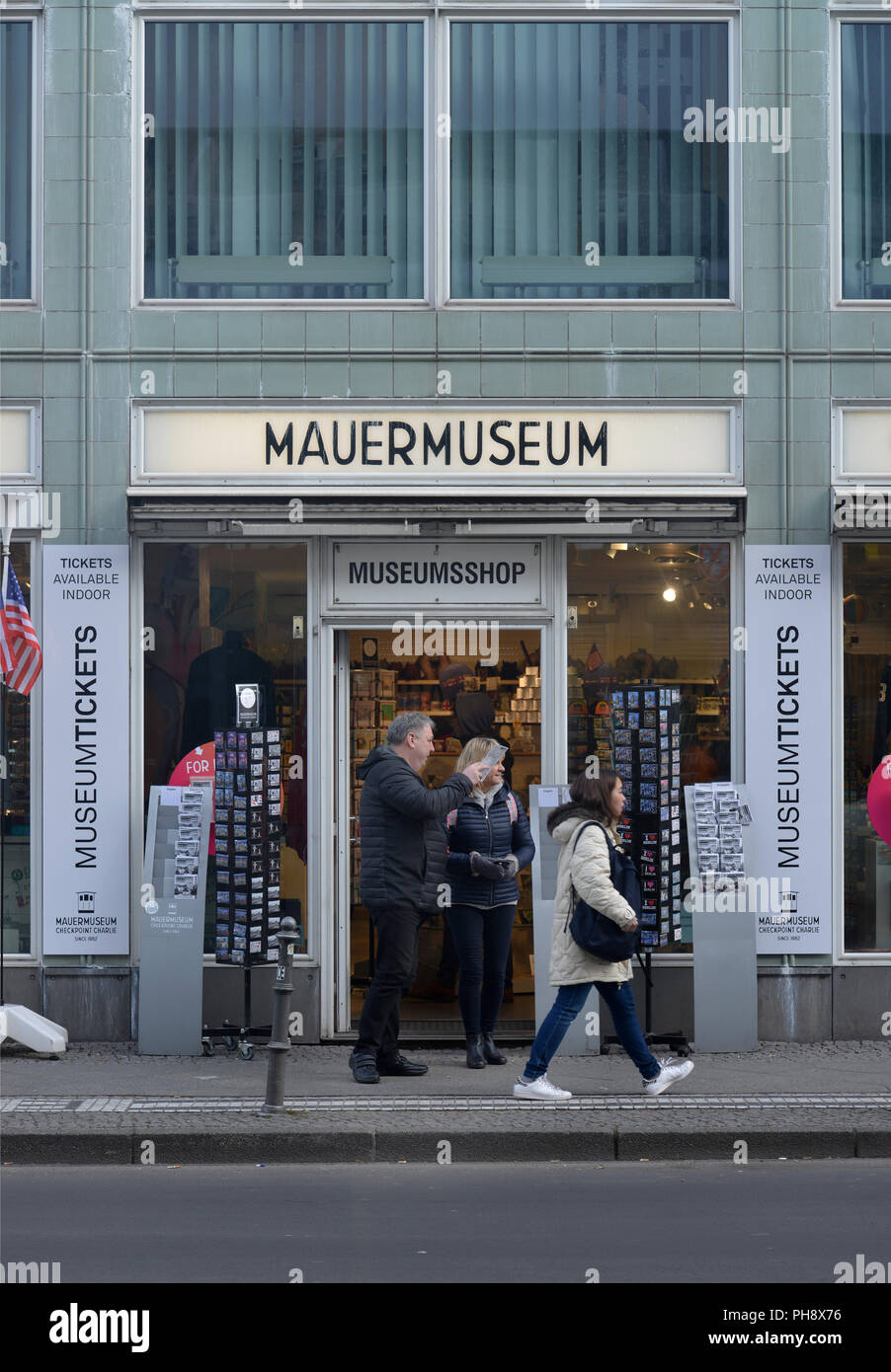 Mauermuseum Checkpoint Charlie, Friedrichstrasse Kreuzberg, nel quartiere Mitte di Berlino, Deutschland Foto Stock