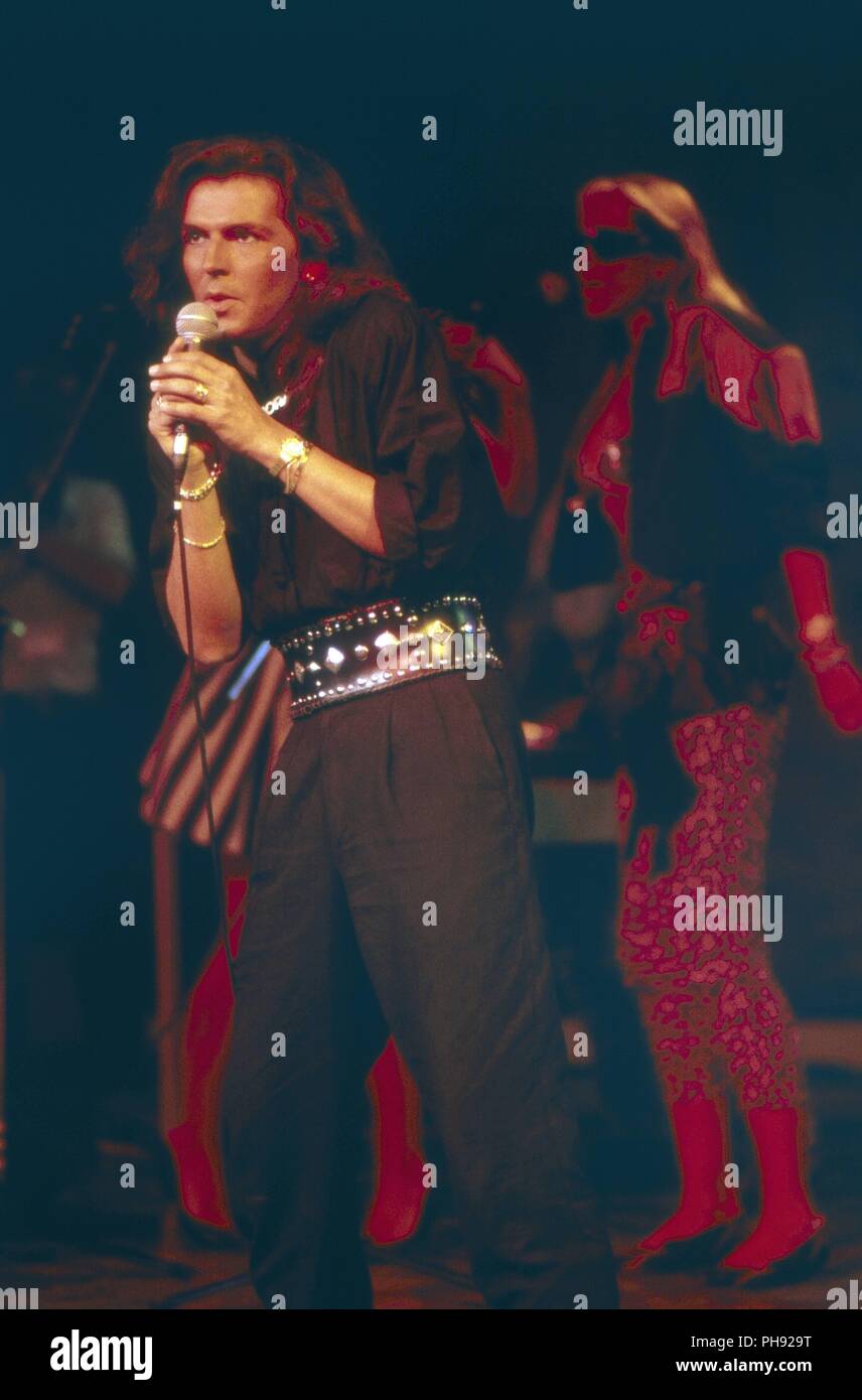 Thomas Anders, Sänger der Band 'Moderne parlare', kurz vor deren Auflösung, bei einem Auftritt in Cesme, Türkei 1987. Thomas Anders, cantante della band Foto Stock