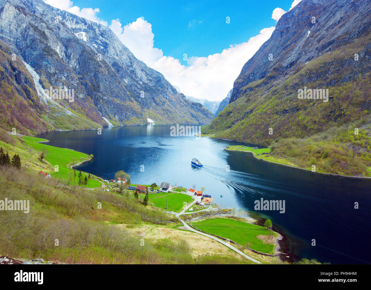 Naeroyfjord - paesaggio del fiordo di Sogn og Fjordane regione. Foto Stock