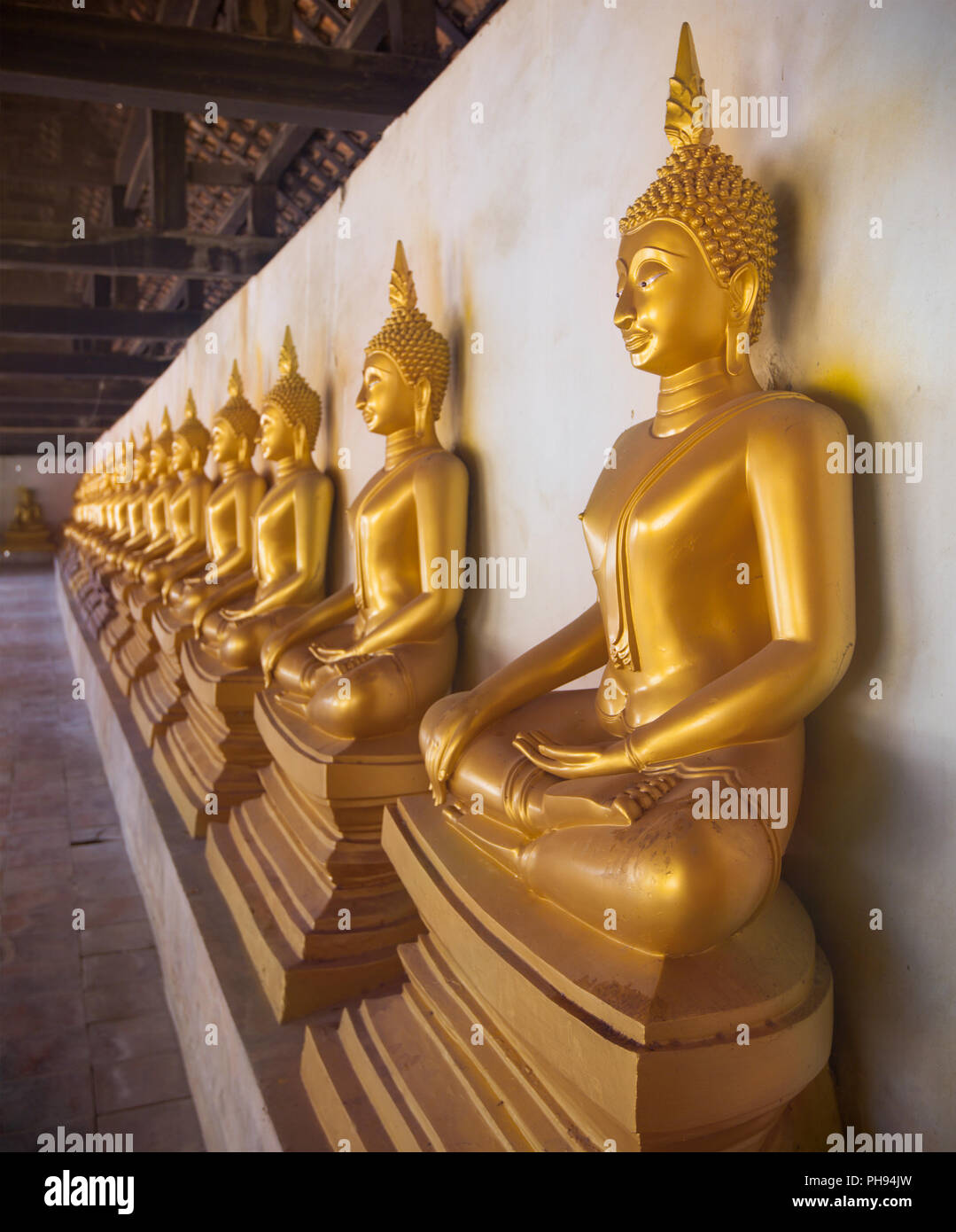 Statua del Buddha al Wat Phutthaisawan in Ayutthaya, Thailandia Foto Stock