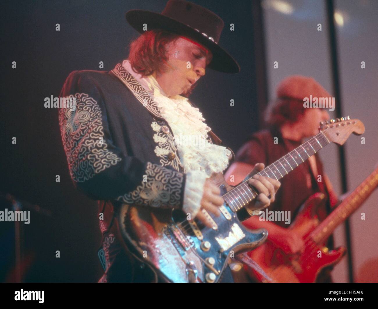 Stevie Ray Vaughan, amerikanischer Blues Musiker, bei einem Auftritt in München, Deutschland 1984. American blues musicista Stevie Ray Vaughn performin Foto Stock