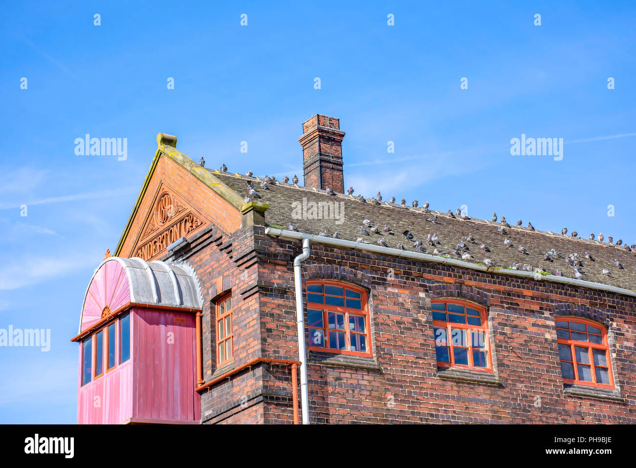 Stoke on Trent, Staffordshire/UK-04.05.2018:frammento di Middleport fabbrica di ceramica sulla Banca di Trento e Mersey canal.xix secolo storico un industriale Foto Stock