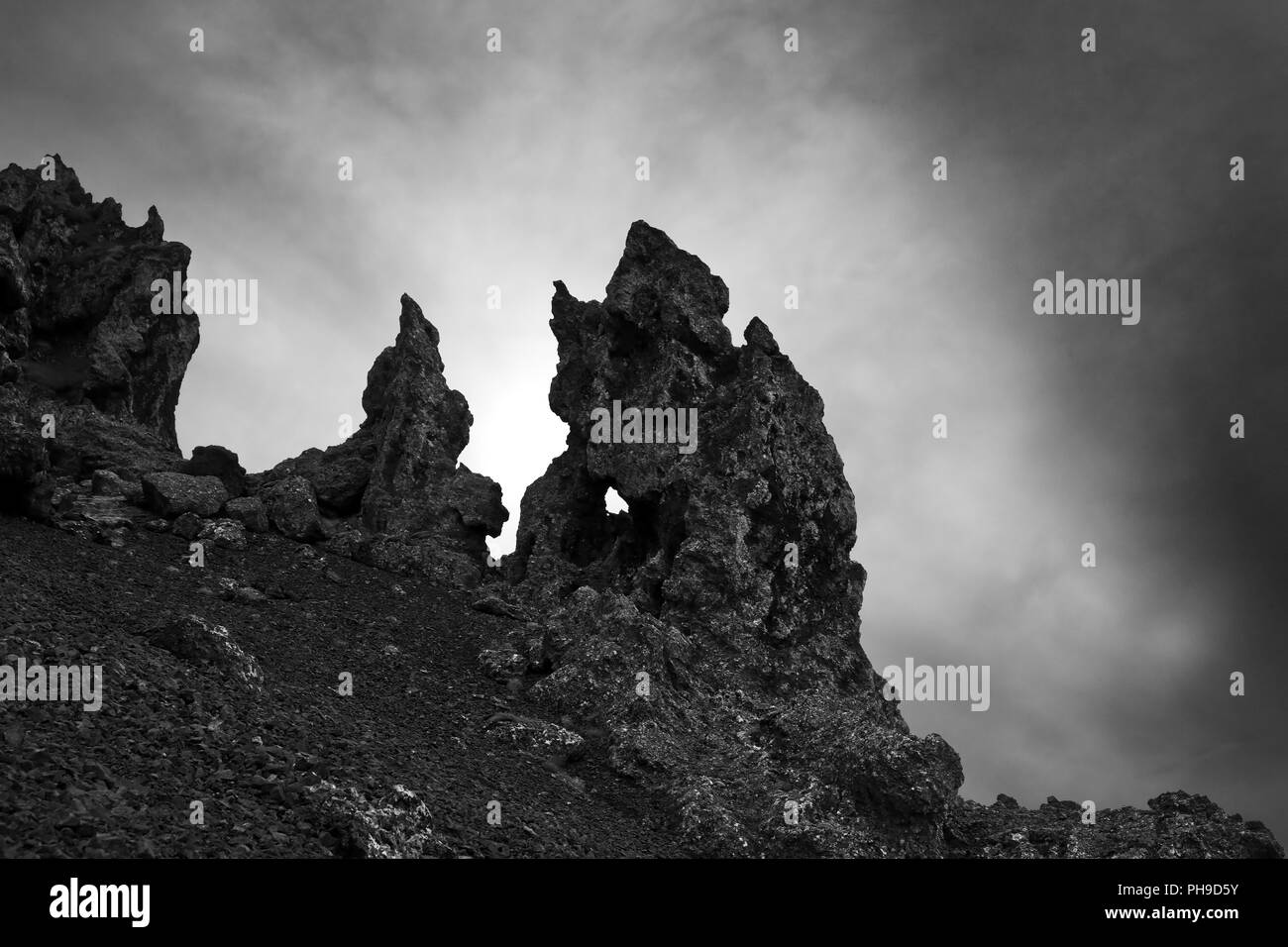 Forma weirdly rocce laviche di Kolbeinsstadarfjall, Snaefellsnes, Islanda Foto Stock