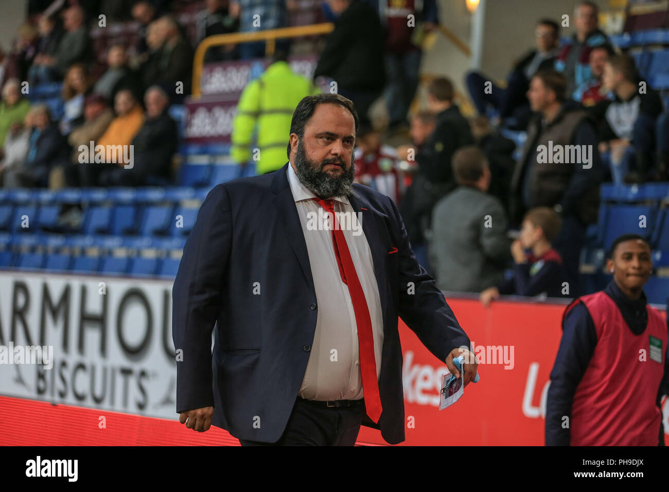 Il 30 agosto 2018, Turf Moor, Burnley, Inghilterra; UEFA Europa League Play-off seconda gamba Burnley v Olympiacos ;Evangelos Marinakis Olympiacos proprietario Foto Stock