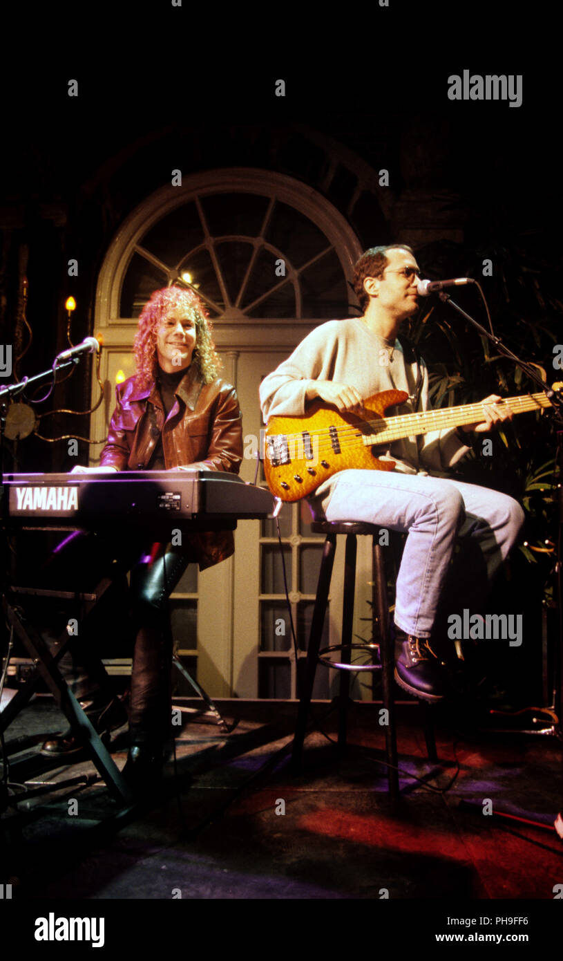 Bon Jovi (l-r: David Bryan, Hugh McDonald) su 25.02.1996 in Amburgo. | Utilizzo di tutto il mondo Foto Stock