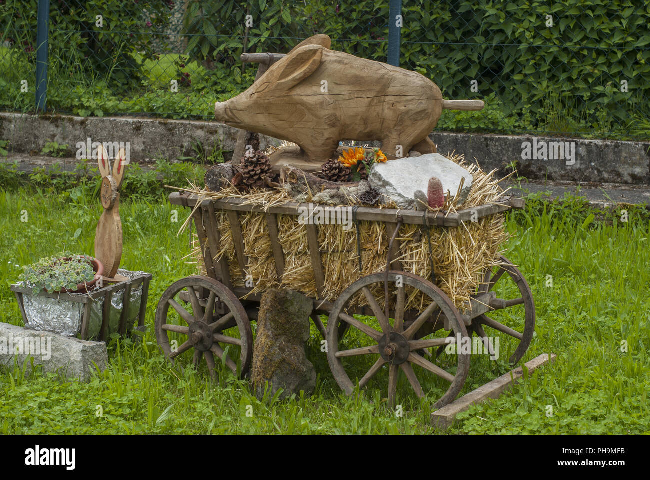 Giardino decorativo di legno di maiale, Gschlachtenbretzingen, Germania Foto Stock
