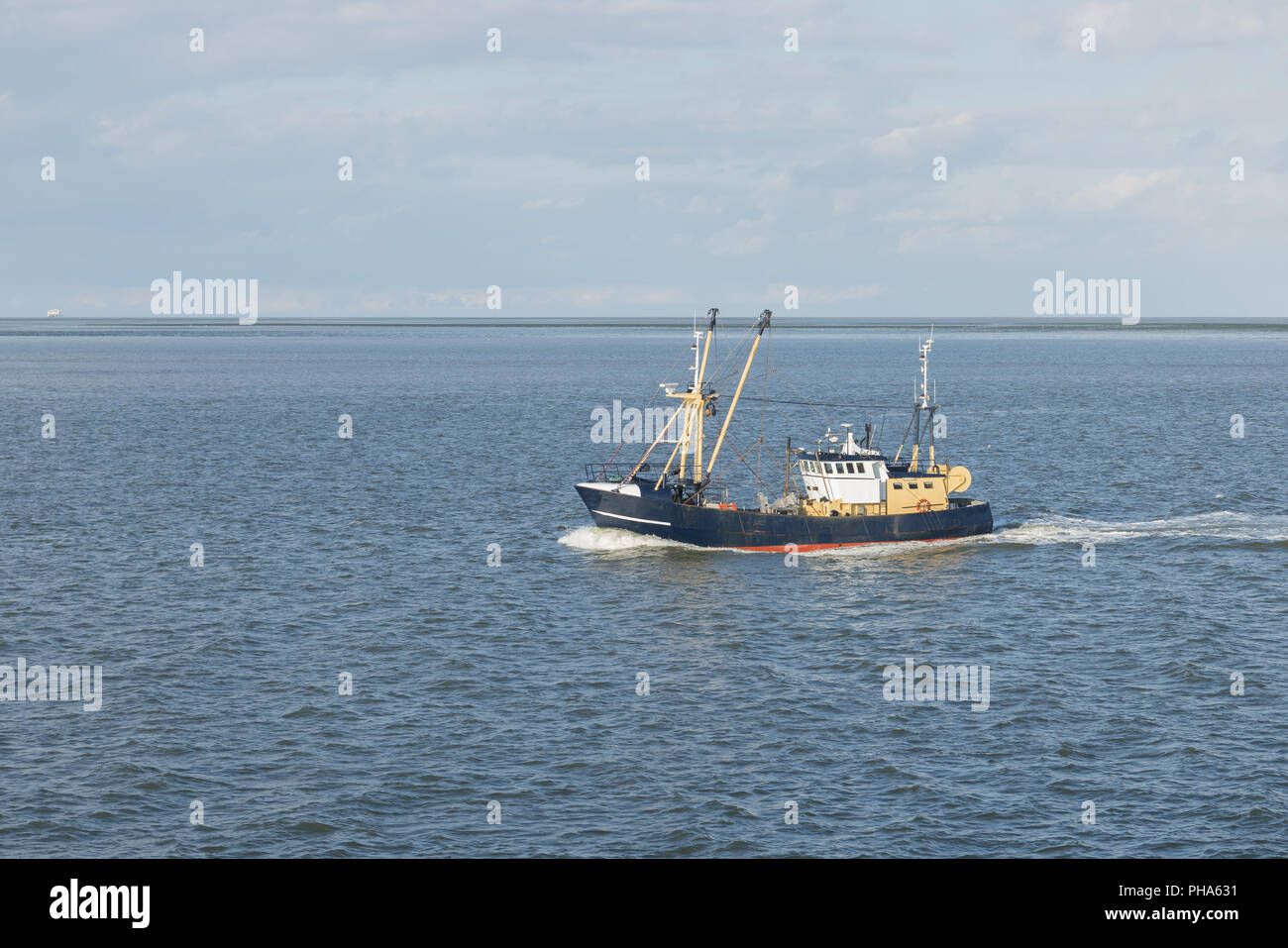 Barca da pesca sul mare di Wadden Foto Stock