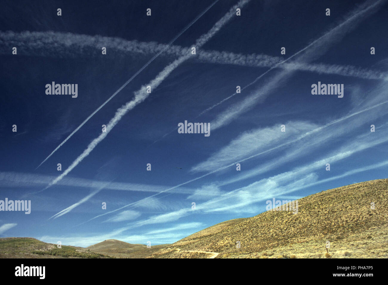 Bodie, contrails oltre la Praerie Foto Stock