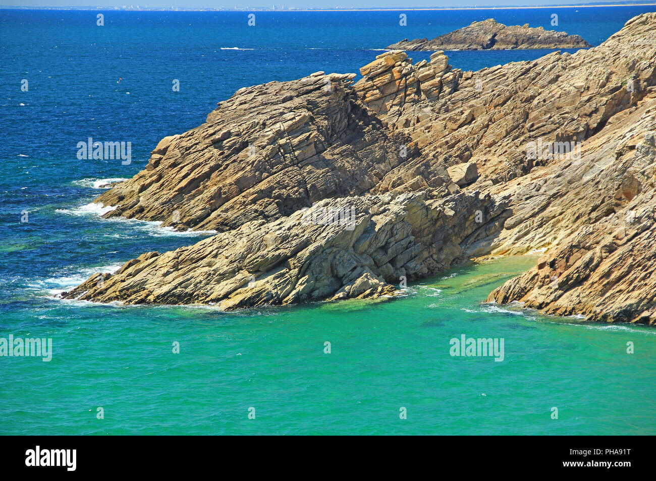 Costa rocciosa all'Oceano Atlantico, Bretagna Francia Foto Stock