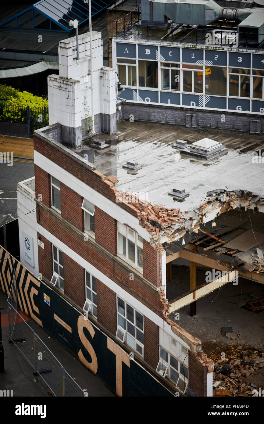88 - 100 Quay Street elegante edificio di riferimento dell'art-deco e ex garage viene demolita per far posto alla St Johns sviluppo Foto Stock