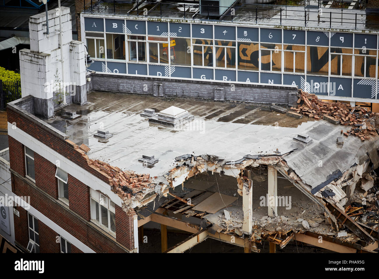 88 - 100 Quay Street elegante edificio di riferimento dell'art-deco e ex garage viene demolita per far posto alla St Johns sviluppo Foto Stock