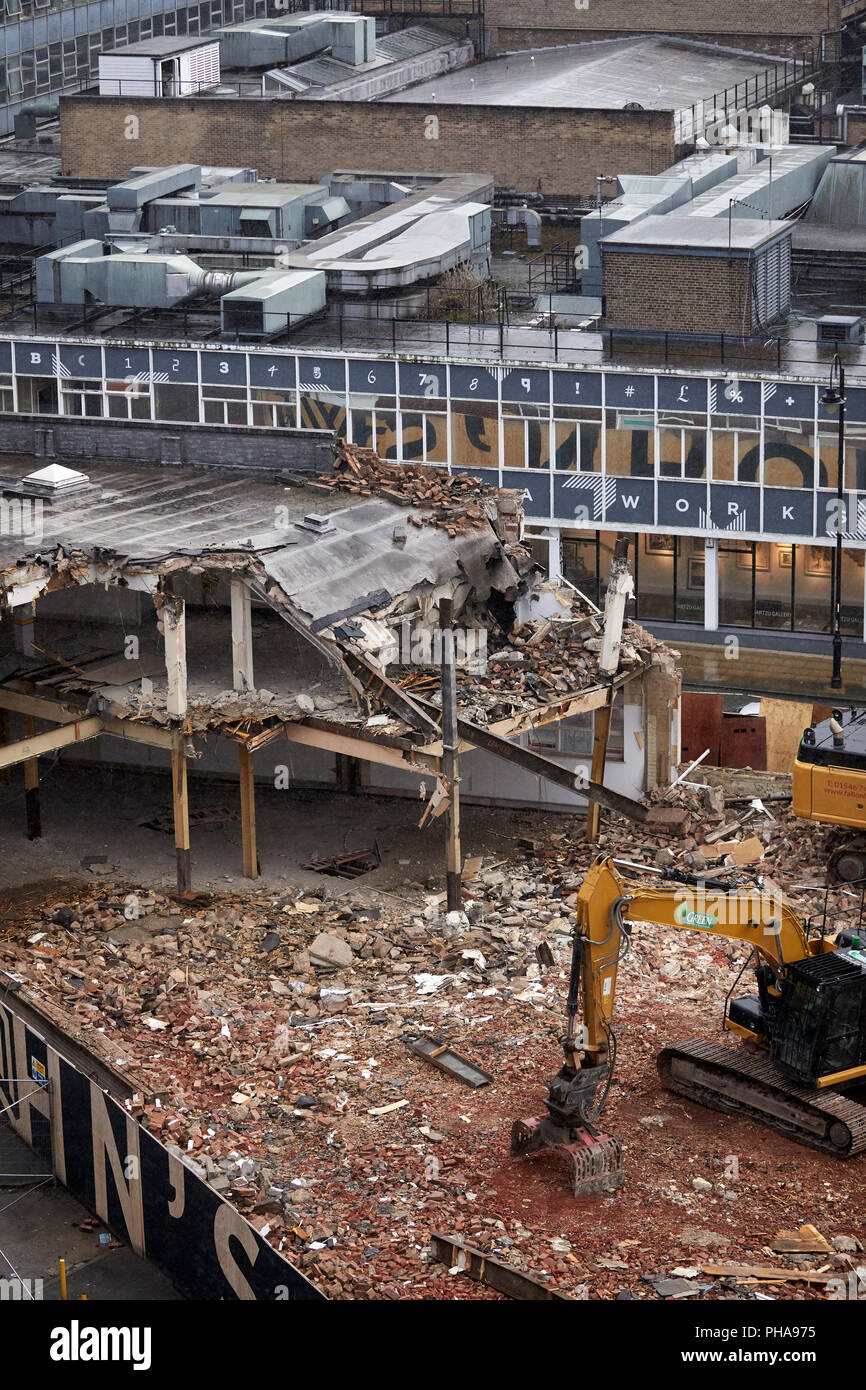 88 - 100 Quay Street elegante edificio di riferimento dell'art-deco e ex garage viene demolita per far posto alla St Johns sviluppo Foto Stock
