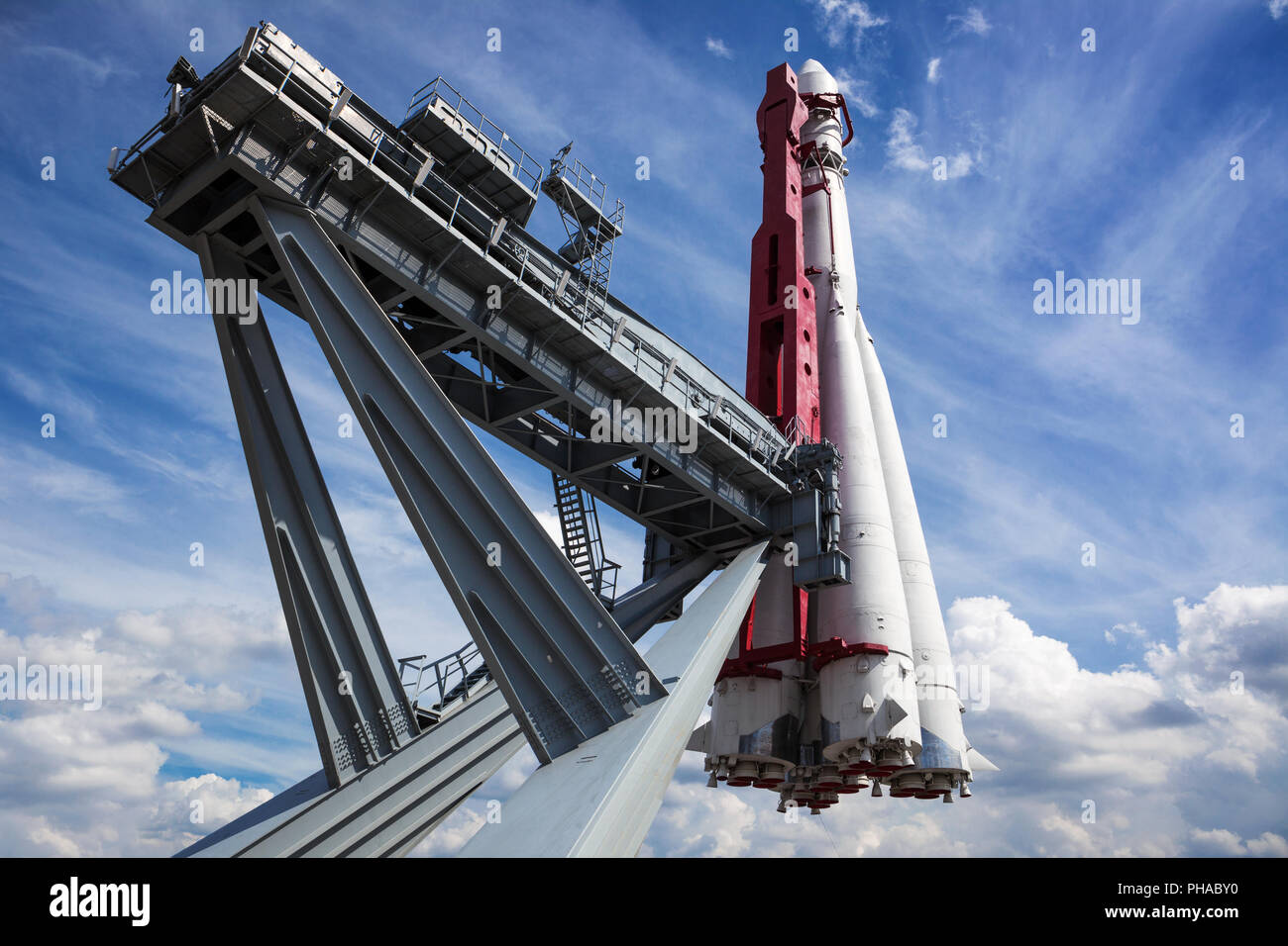 Razzo Spaziale sulla rampa di lancio Foto Stock