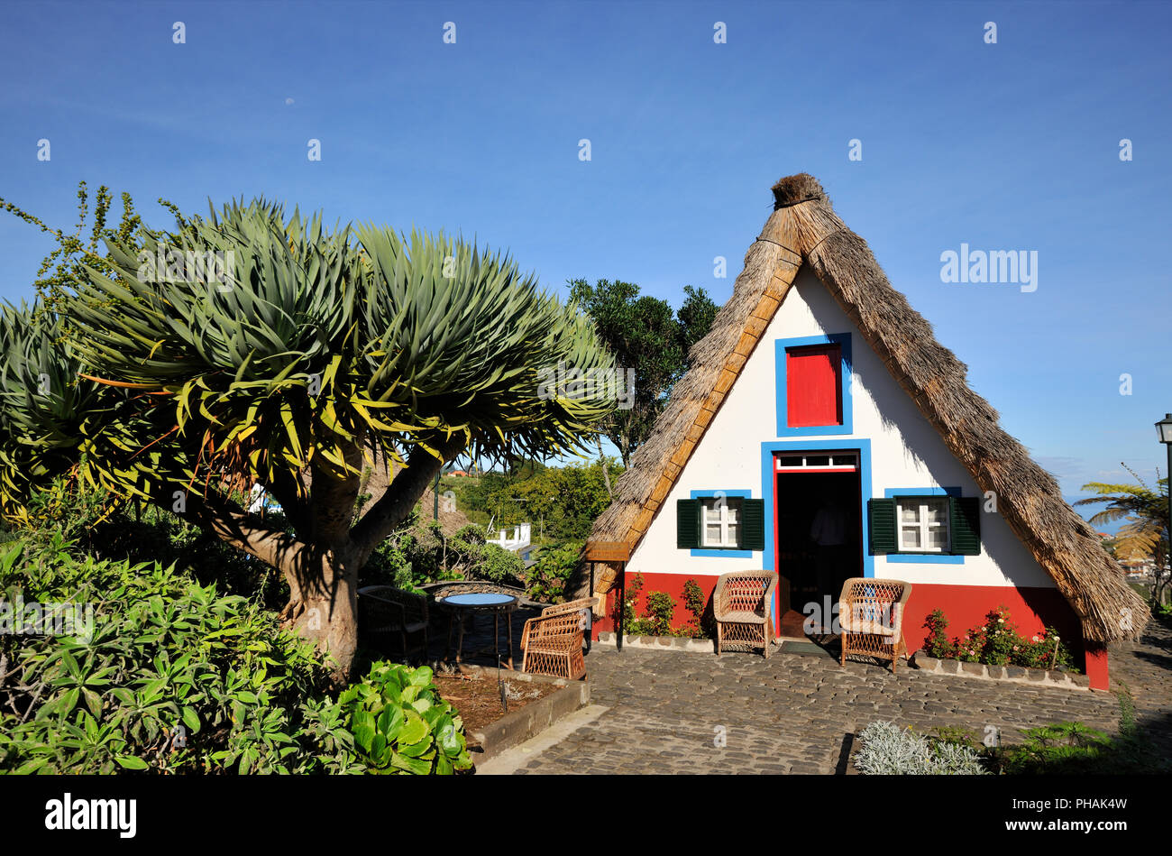 Santana tradizionale casa di paglia. Madeira, Portogallo Foto Stock