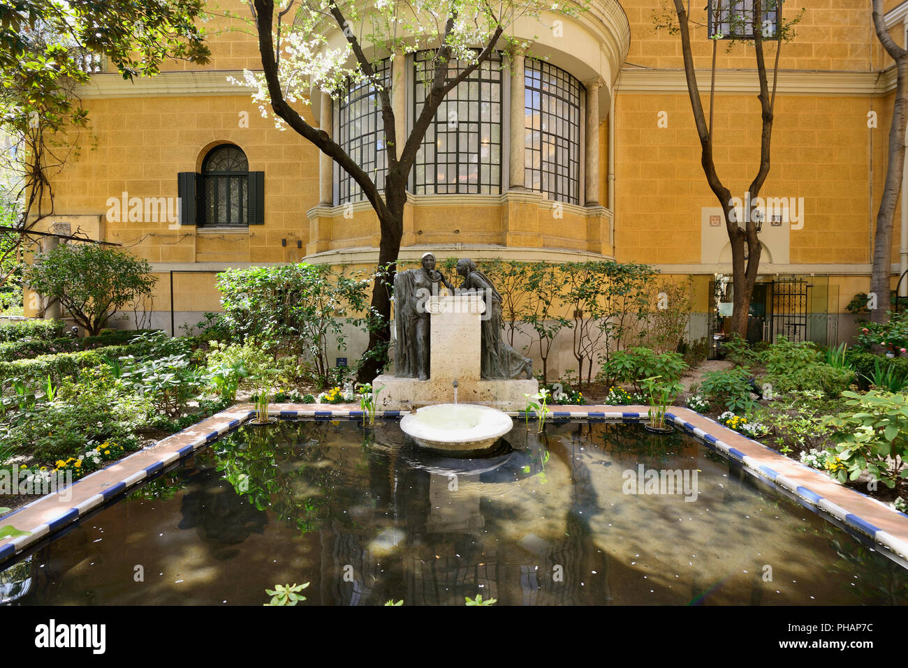 Il giardino e la piscina del Museo Sorolla. Questo museo offre principalmente il lavoro del grande pittore Joaquin Sorolla (1863-1923). L'edificio era originale Foto Stock