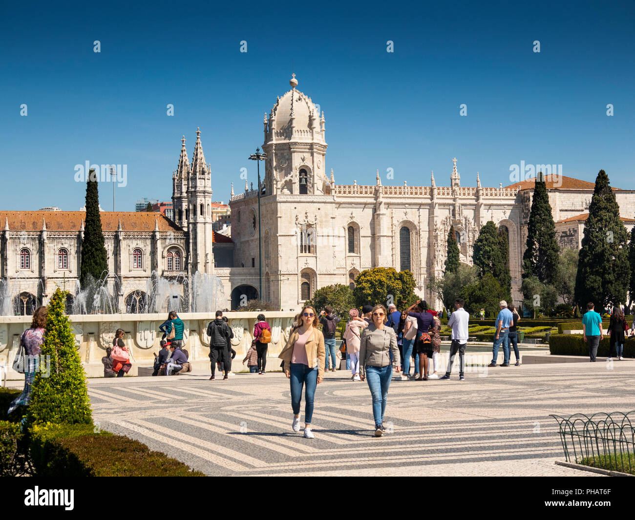 Il Portogallo, Lisbona, Belem, Monastario dos Jeronimos, dal Jardim de Belem garden Foto Stock