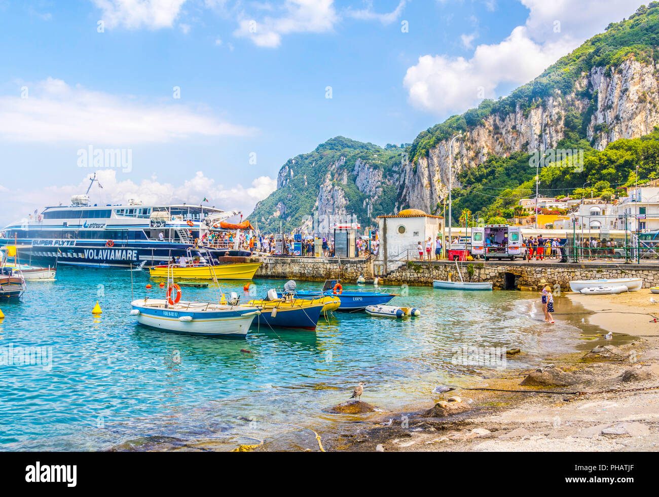 Porto di Capri, a Marina Grande, Isola di Capri Italia top attrazioni, vita migliore, tempi felici vacanze mare vacanze sole barche foto perfetta cartolina Foto Stock