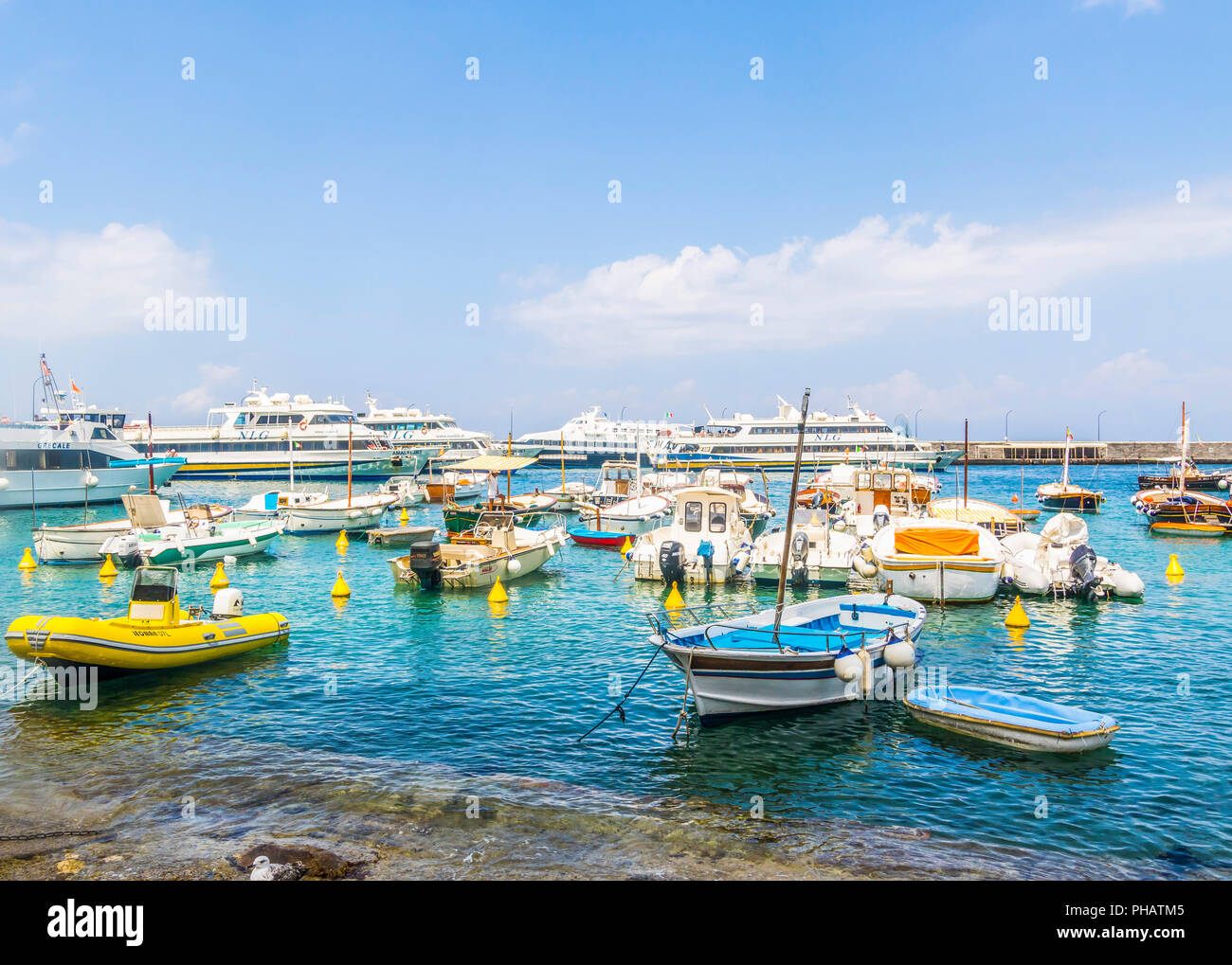 Porto di Capri, Marina Grande, Isola di Capri le barche devono vedere le attrazioni principali, la vita migliore, happy Times vacanza spiaggia barche sole esplorare le navi Foto Stock