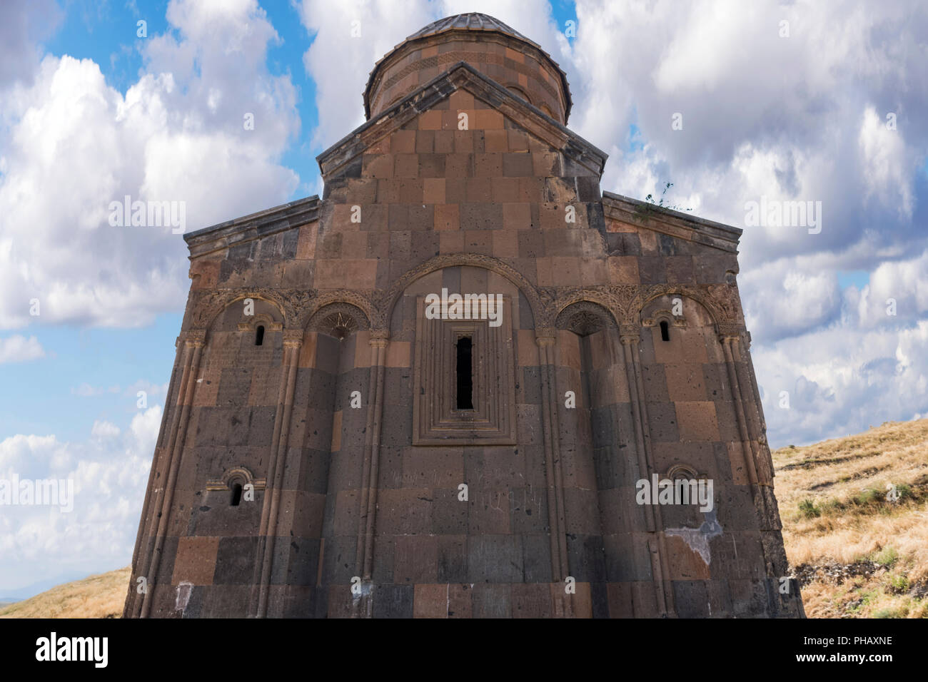 Esterno della chiesa di Tigran Honents nelle rovine di Ani, capitale di armeno antico Bagradit unito, in Kars, Turchia Foto Stock