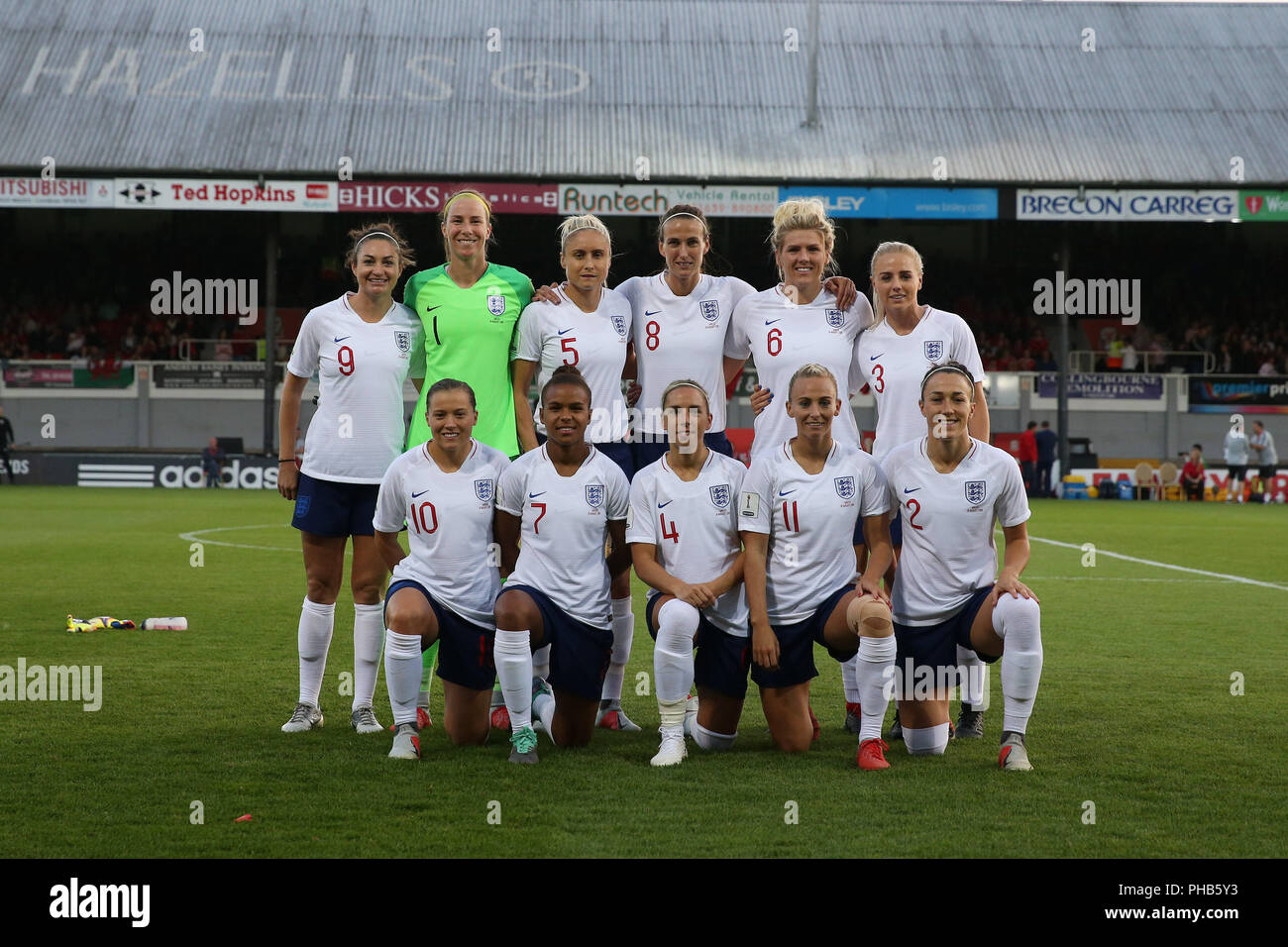 Newport, Regno Unito. Il 31 agosto 2018. L'Inghilterra donne squadra line up per la fotografia di gruppo. Le donne del Galles v Inghilterra donne, 2019 World Cup qualifier corrispondono a Rodney Parade di Newport , Galles del Sud Venerdì 31 agosto 2018. pic da Andrew Orchard/Alamy Live News Foto Stock