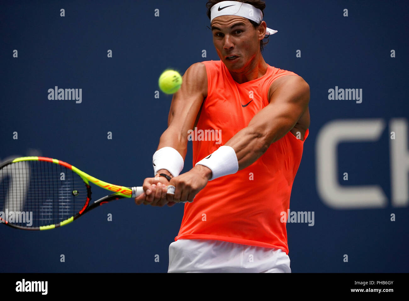 Flushing Meadows, New York - Agosto 31, 2018: US Open Tennis: Numero 1 seed Rafael Nadal in azione contro Karen Khachanov della Russia durante il loro terzo round corrisponde a US Open a Flushing Meadows, New York. Credito: Adam Stoltman/Alamy Live News Foto Stock