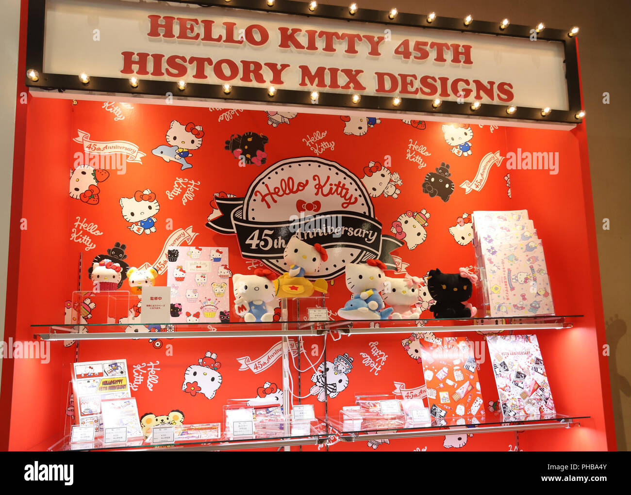 Agosto 31, 2018, Tokyo, Giappone - carattere giapponese Sanrio gigante visualizza Hello Kitty merci presso Sanrio gli ultimi prodotti mostra 'Sanrio Expo 2018" presso la sede aziendale a Tokyo il Venerdì, 31 agosto 2018. Sanrio è ben noto personaggio Hello Kitty celebrerà il quarantacinquesimo anniversario il prossimo anno. (Foto da Yoshio Tsunoda/AFLO) LWX -ytd- Foto Stock