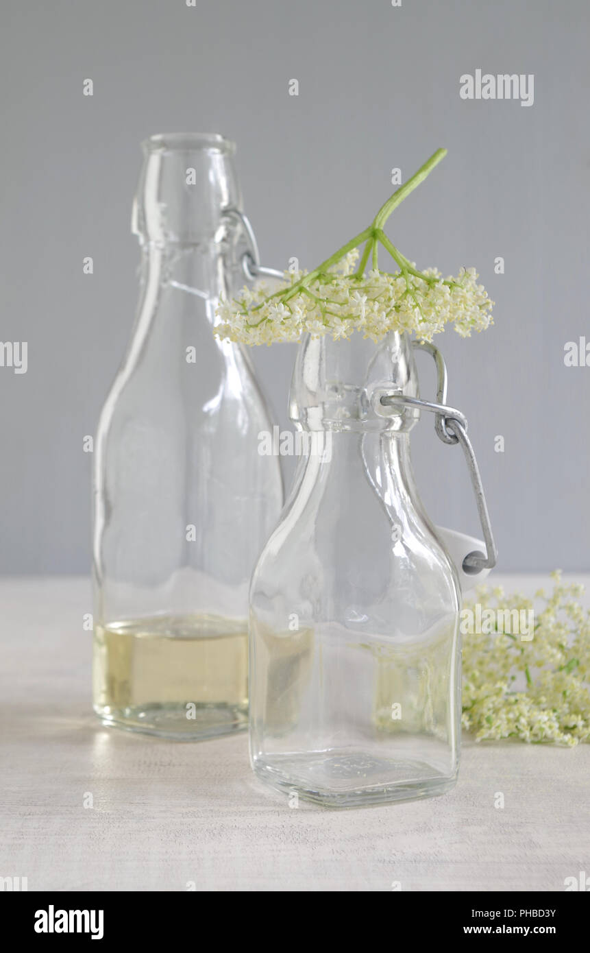 Lâ elderflower sciroppo Foto Stock