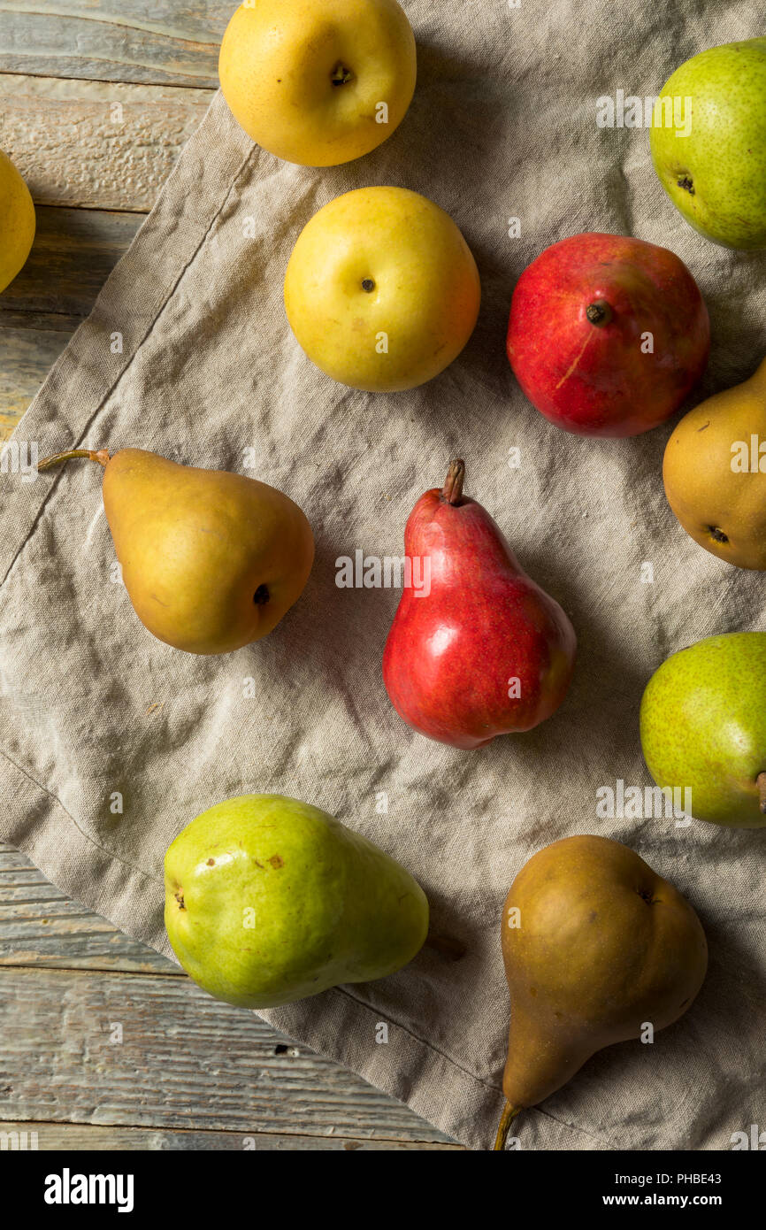 Materie organiche pere assortiti pronto a mangiare Foto Stock